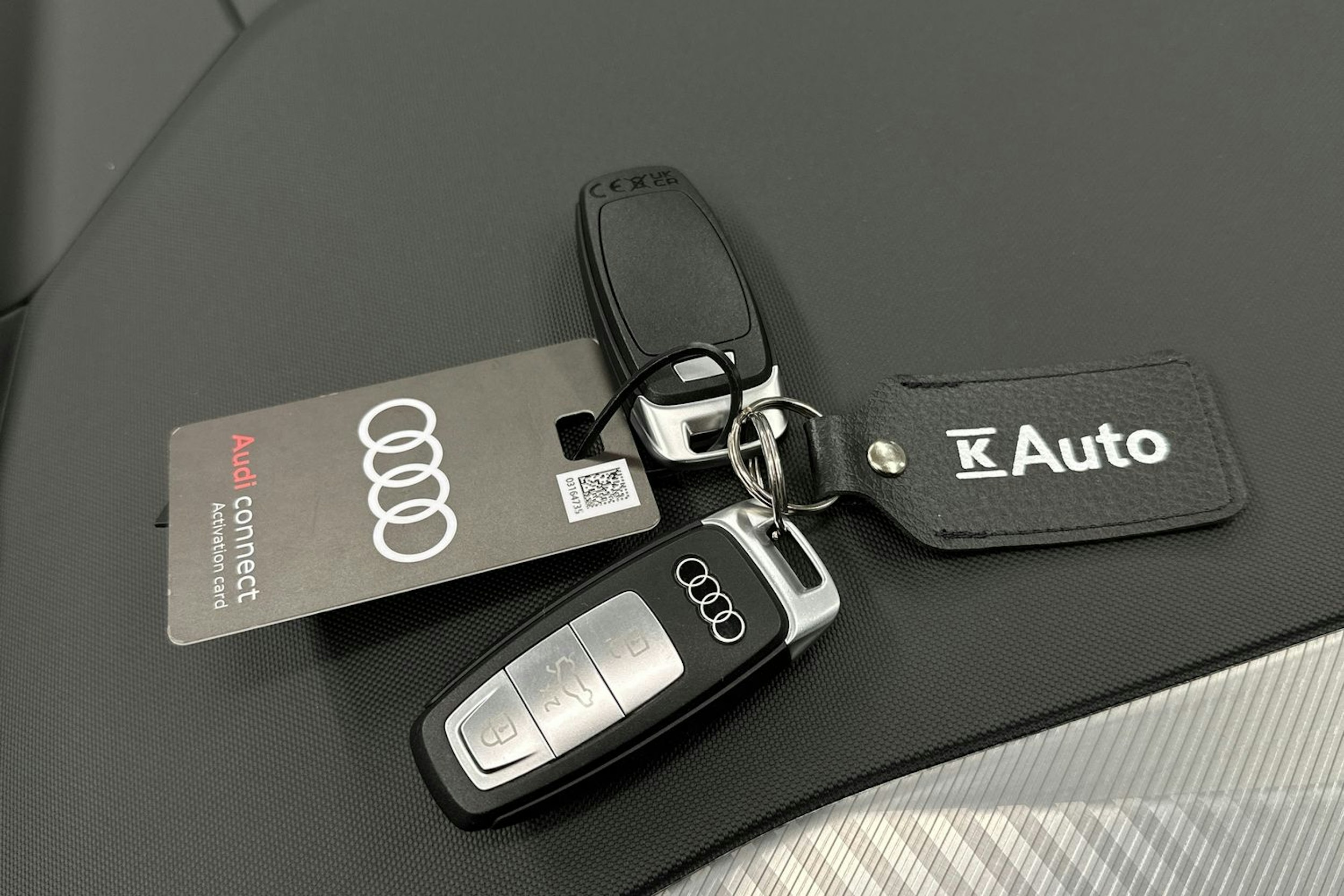musta Audi Q4 e-tron 2025 kuva 34.