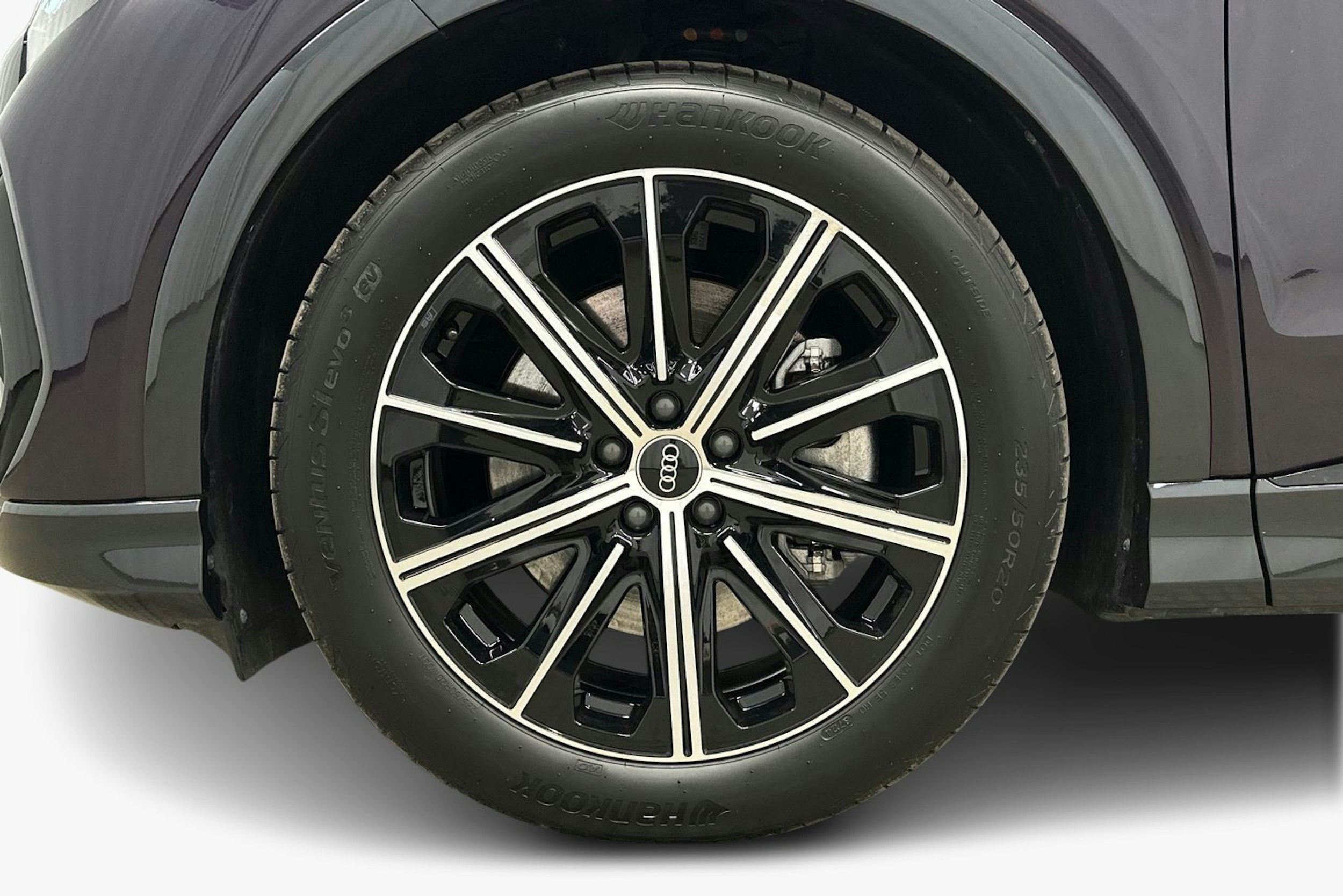 violetti Audi Q4 e-tron 2025 kuva 11.