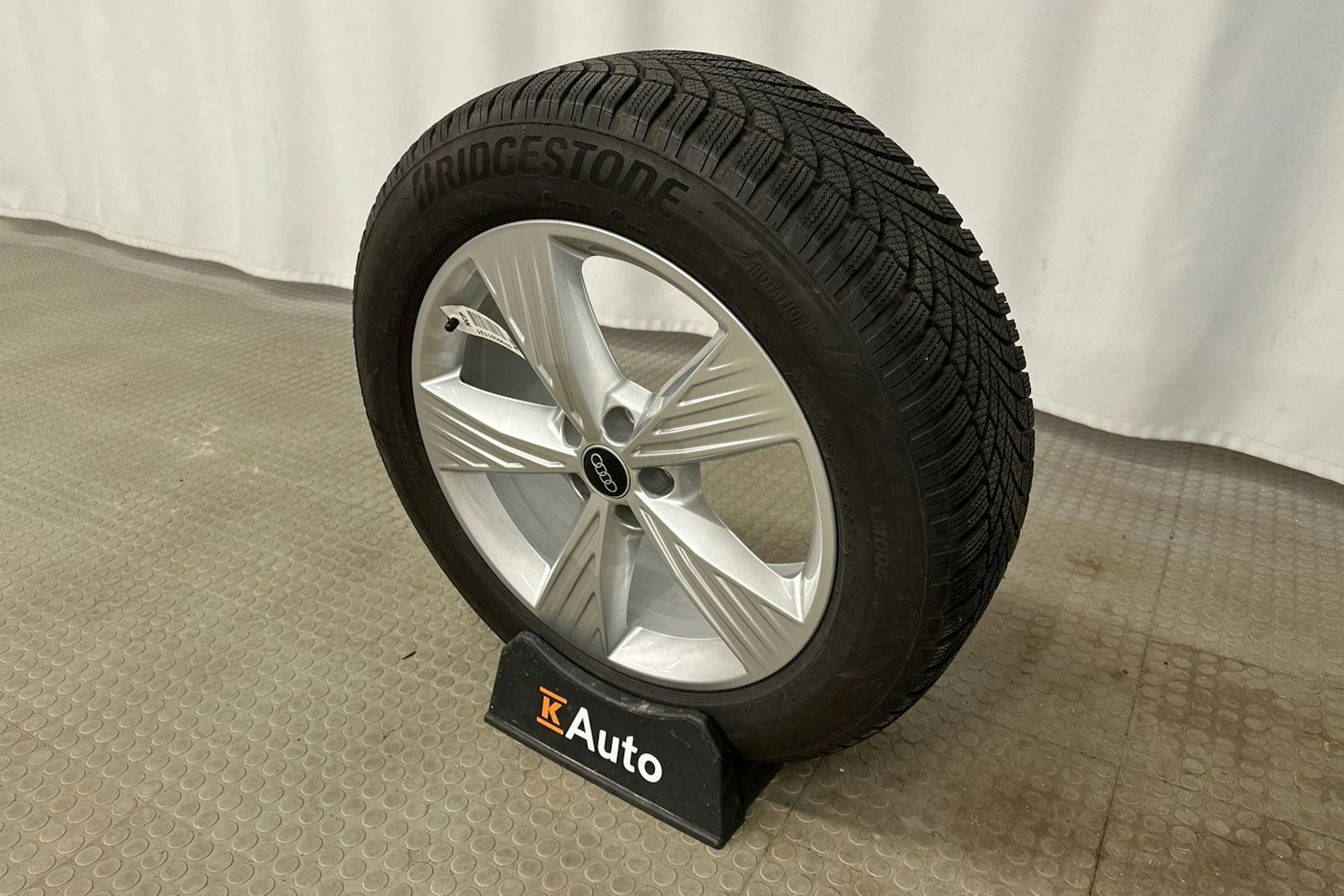 violetti Audi Q4 e-tron 2025 kuva 12.