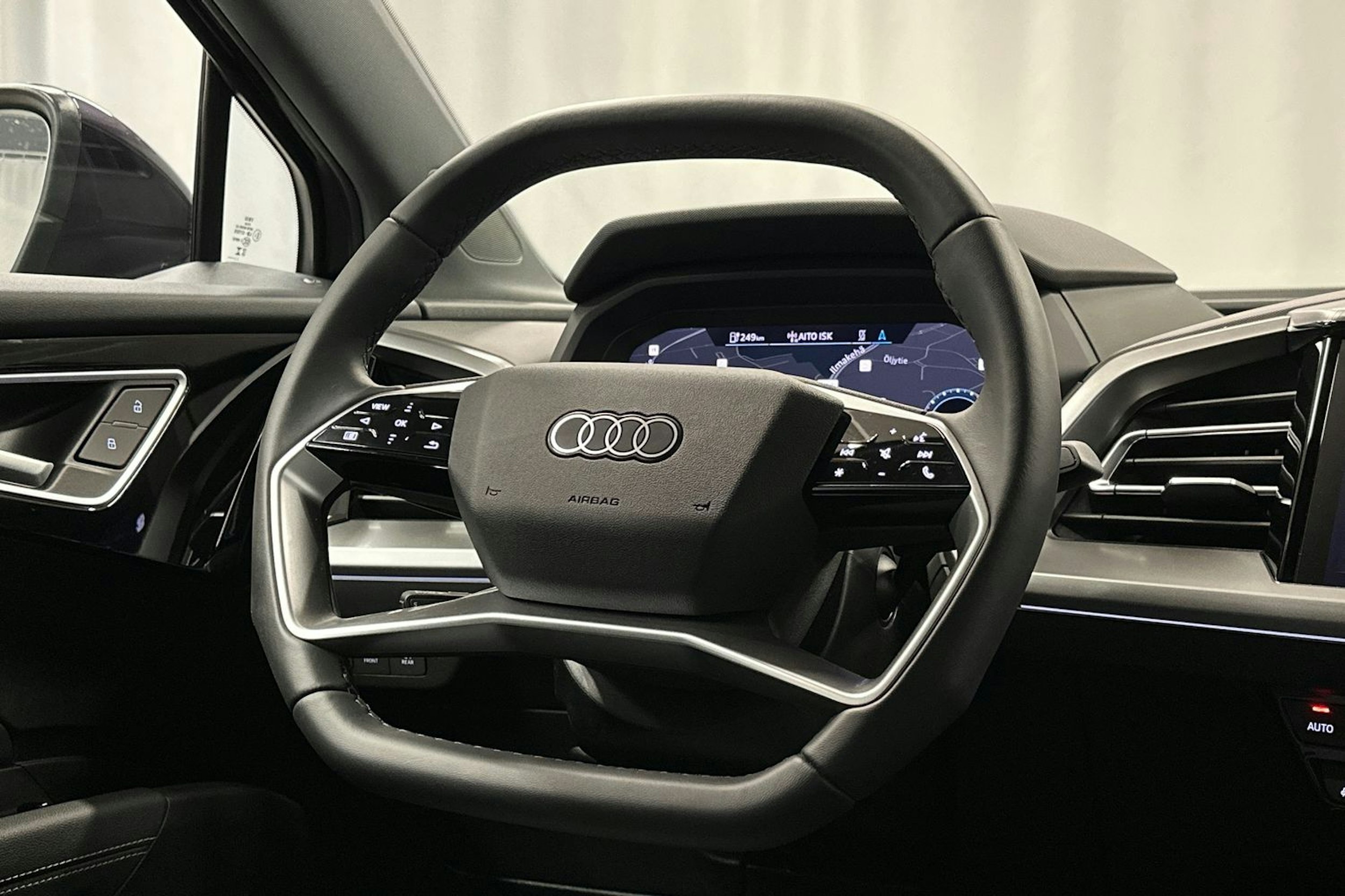 violetti Audi Q4 e-tron 2025 kuva 17.