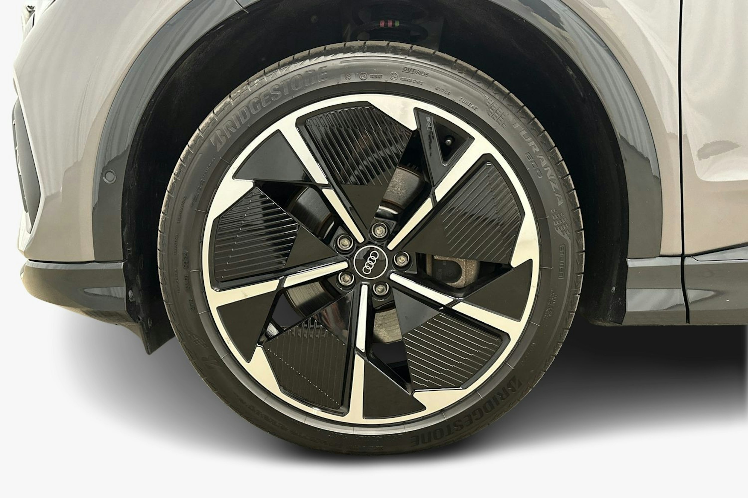 harmaa Audi Q4 e-tron 2025 kuva 11.