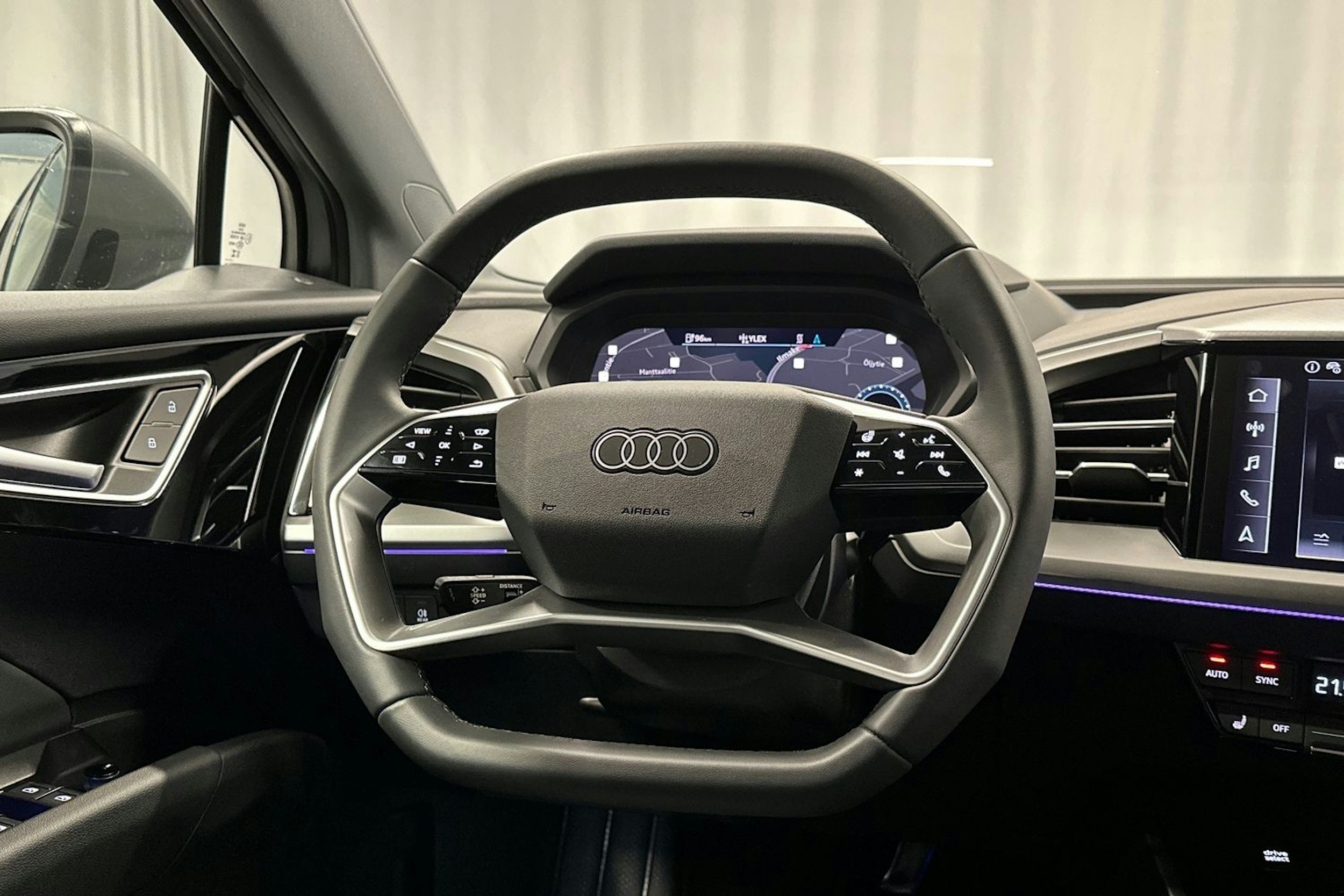 harmaa Audi Q4 e-tron 2025 kuva 15.