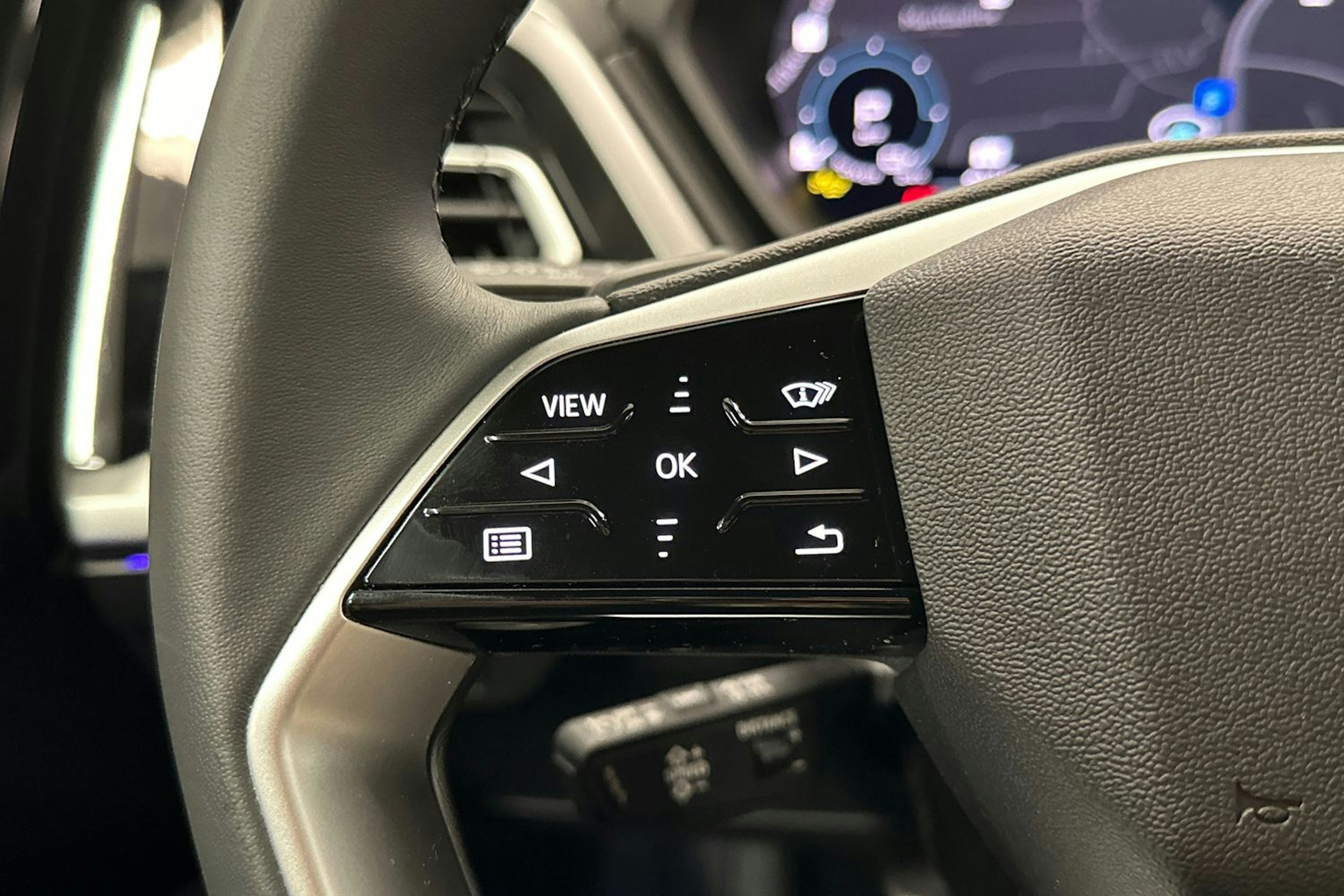 harmaa Audi Q4 e-tron 2025 kuva 16.