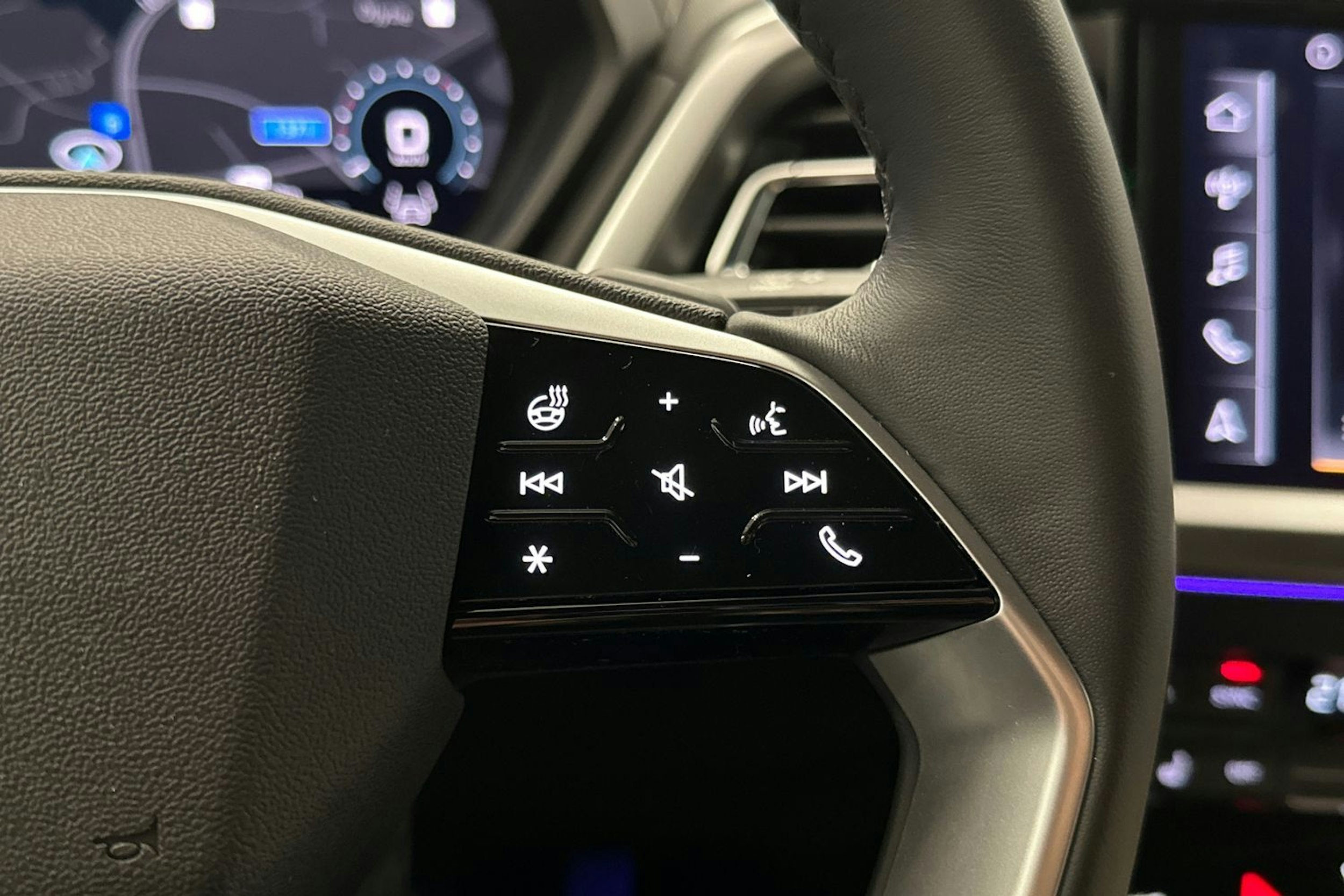 harmaa Audi Q4 e-tron 2025 kuva 17.