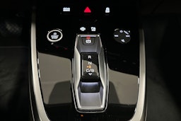 harmaa Audi Q4 e-tron 2025 kuva 28.
