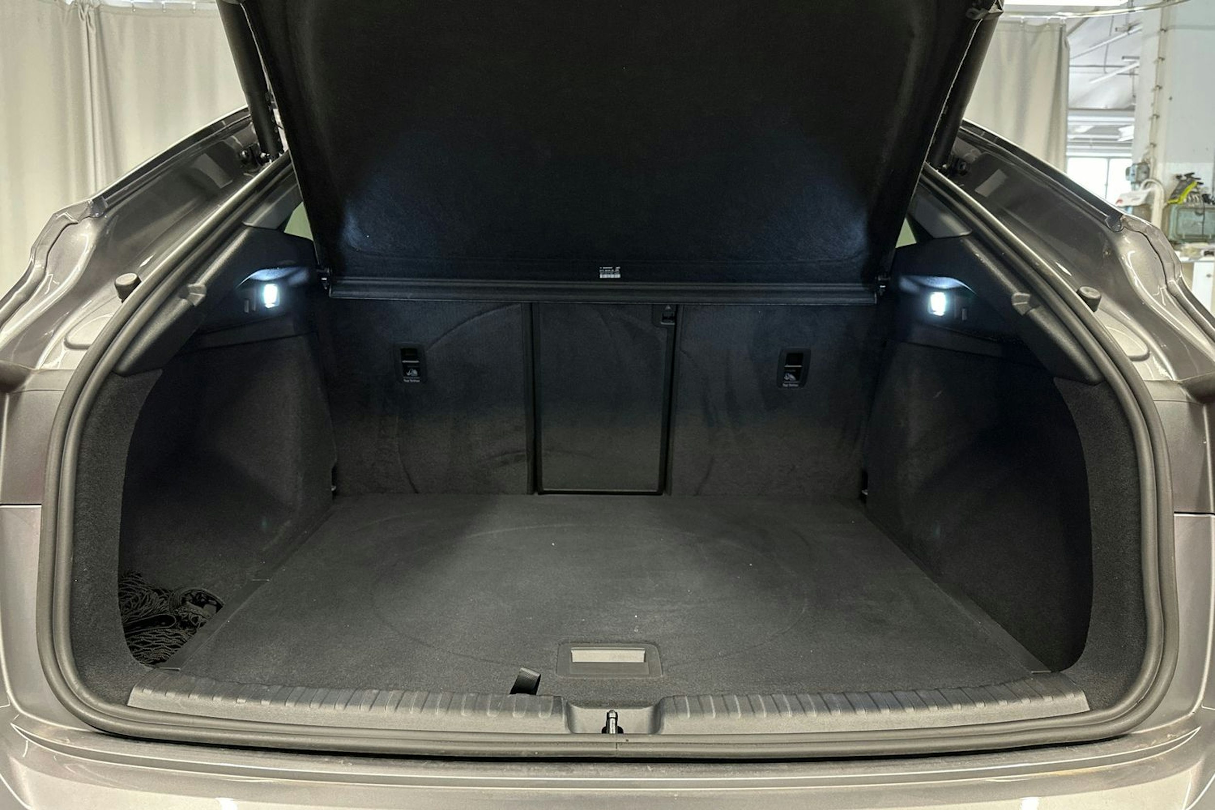 harmaa Audi Q4 e-tron 2025 kuva 30.