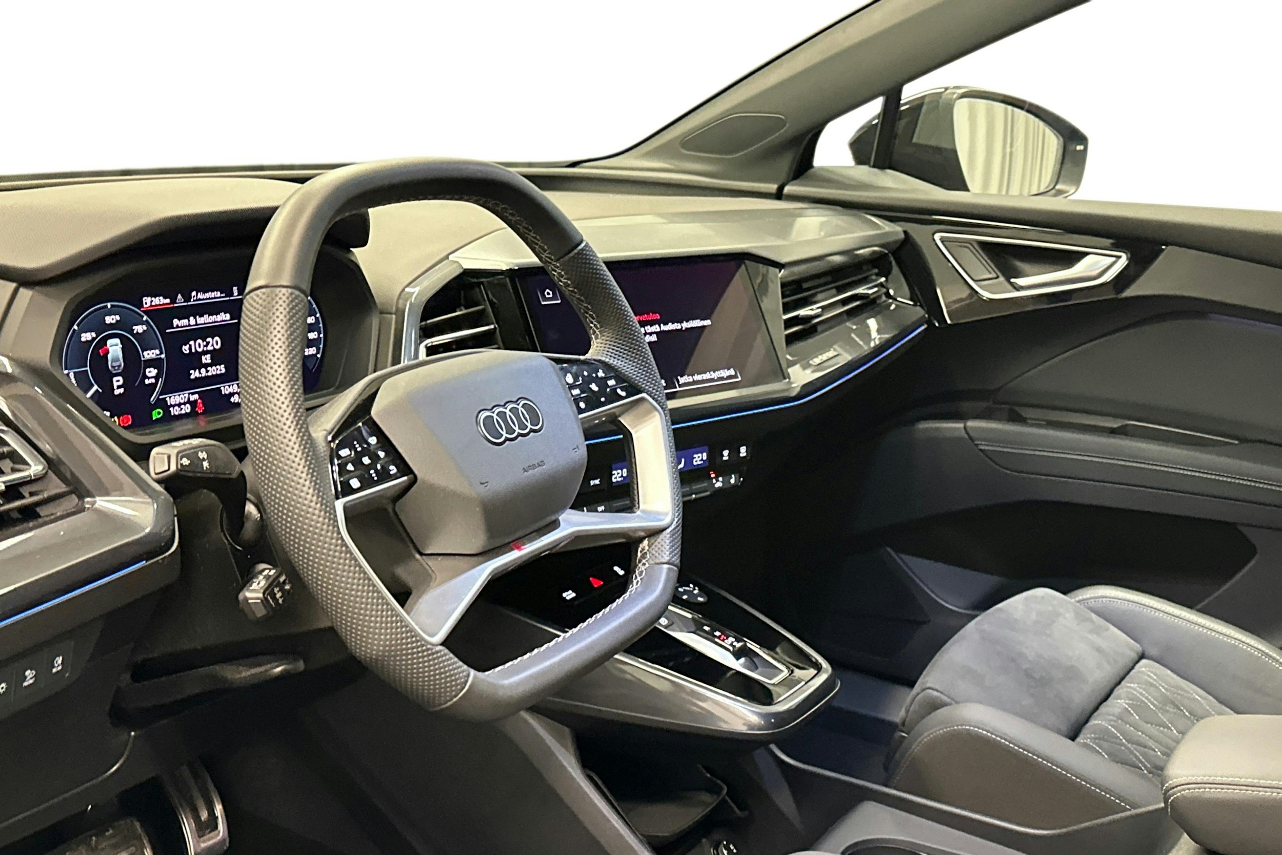 violetti Audi Q4 e-tron 2025 kuva 7.