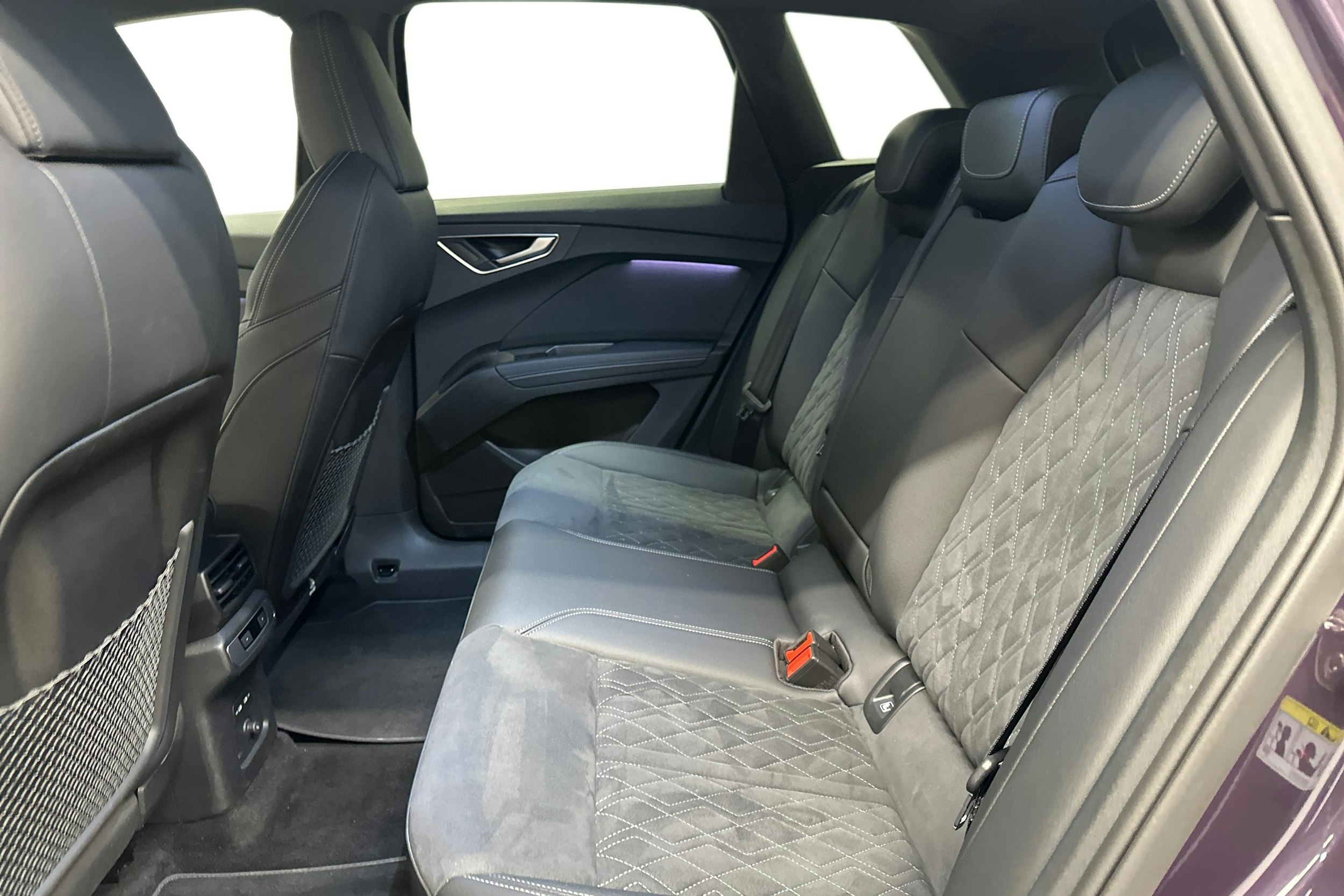 violetti Audi Q4 e-tron 2025 kuva 10.