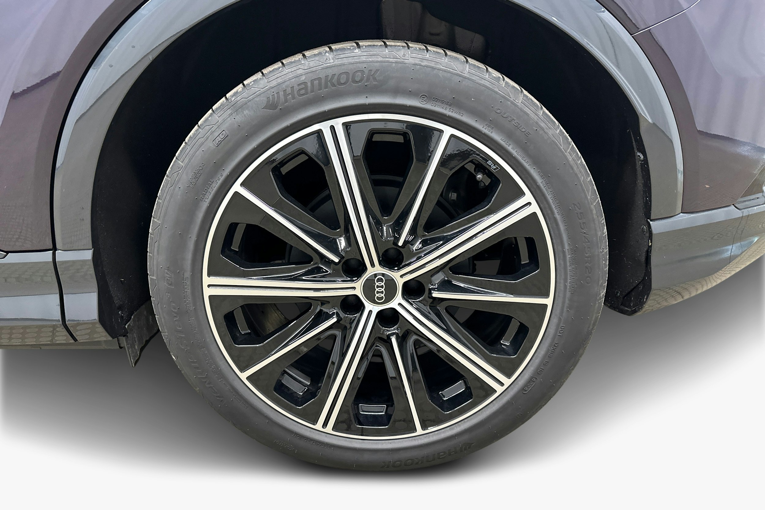 violetti Audi Q4 e-tron 2025 kuva 11.