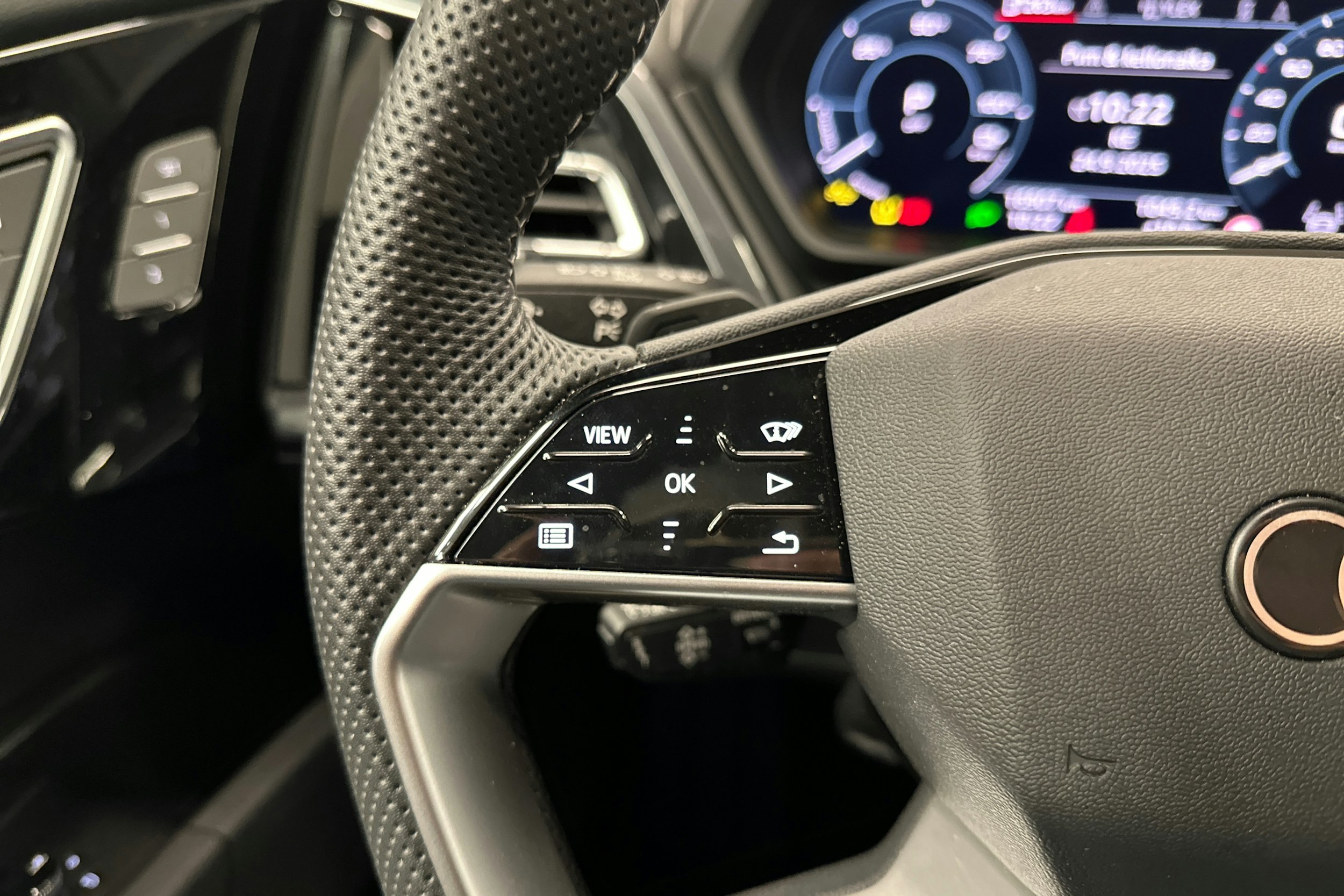 violetti Audi Q4 e-tron 2025 kuva 13.