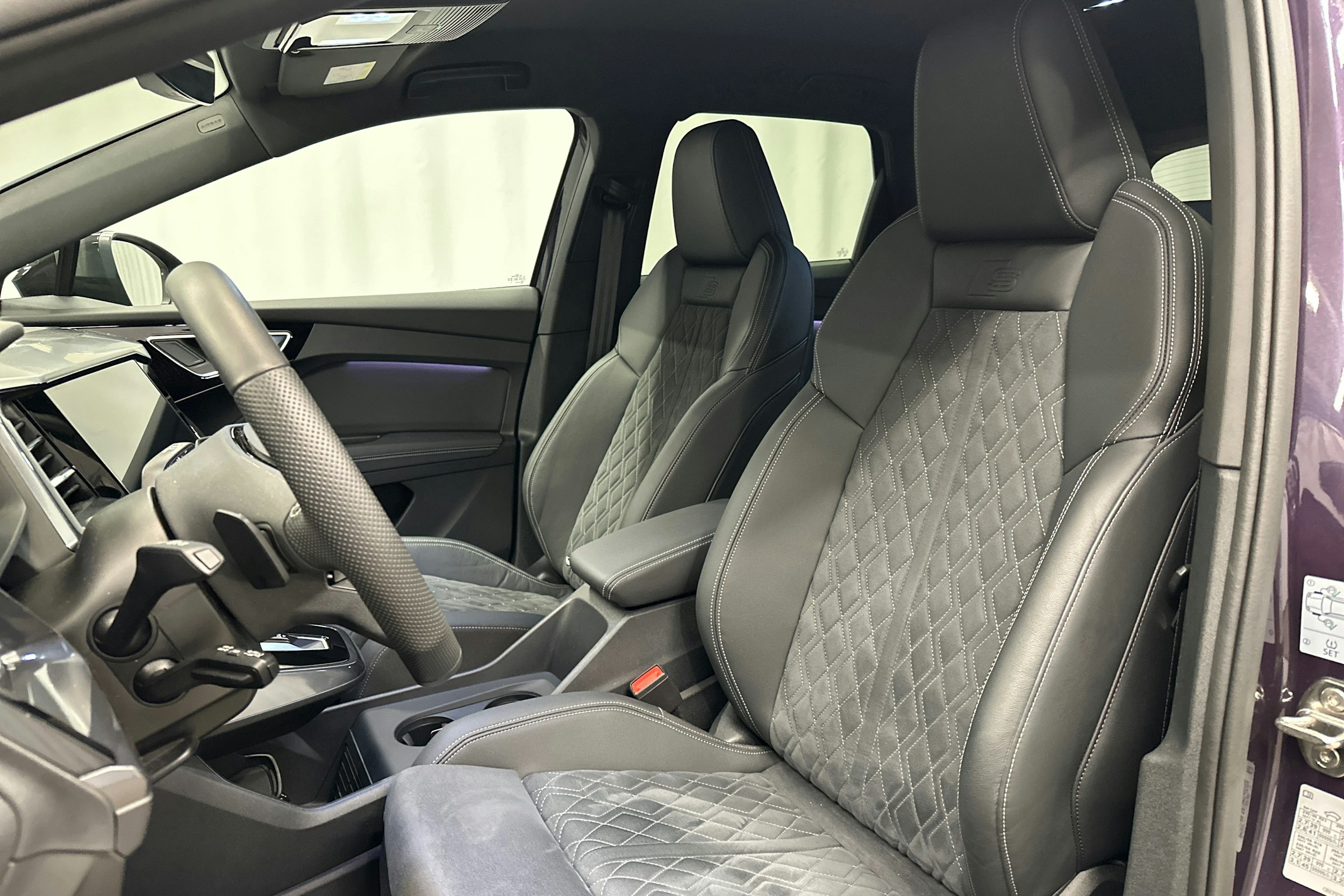 violetti Audi Q4 e-tron 2025 kuva 26.