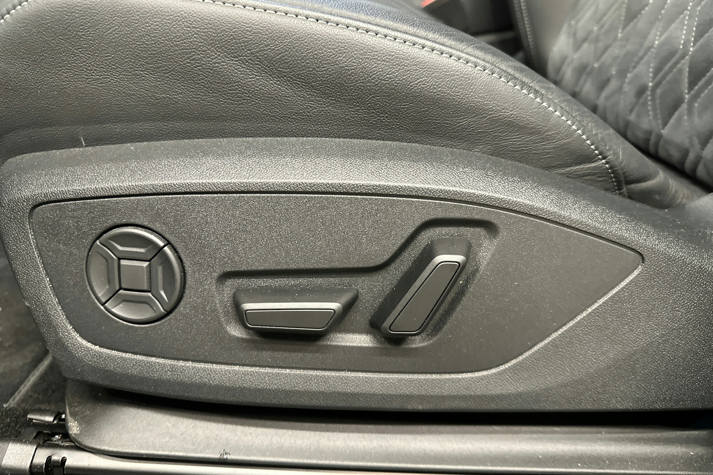 violetti Audi Q4 e-tron 2025 kuva 27.