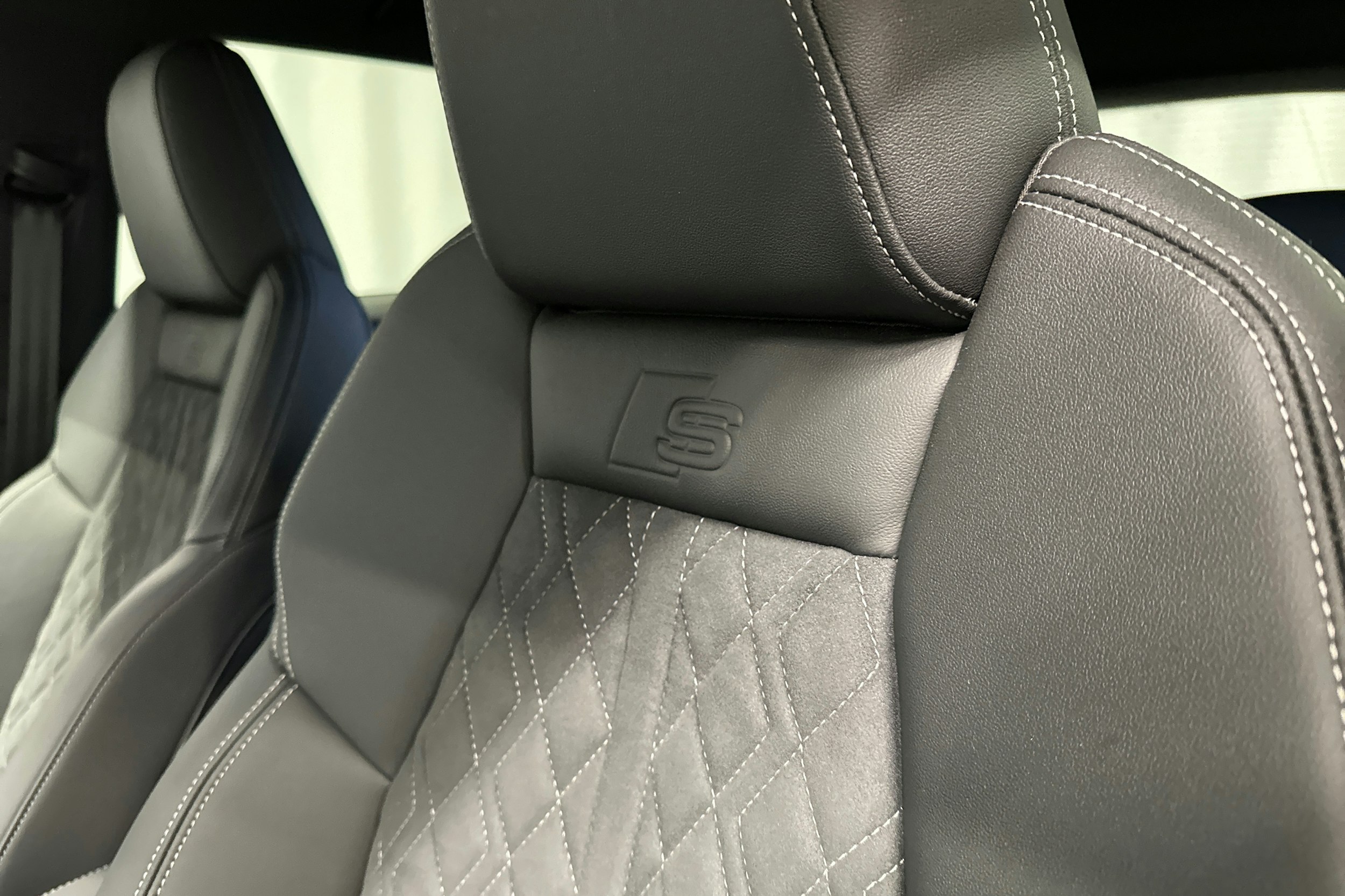 violetti Audi Q4 e-tron 2025 kuva 33.