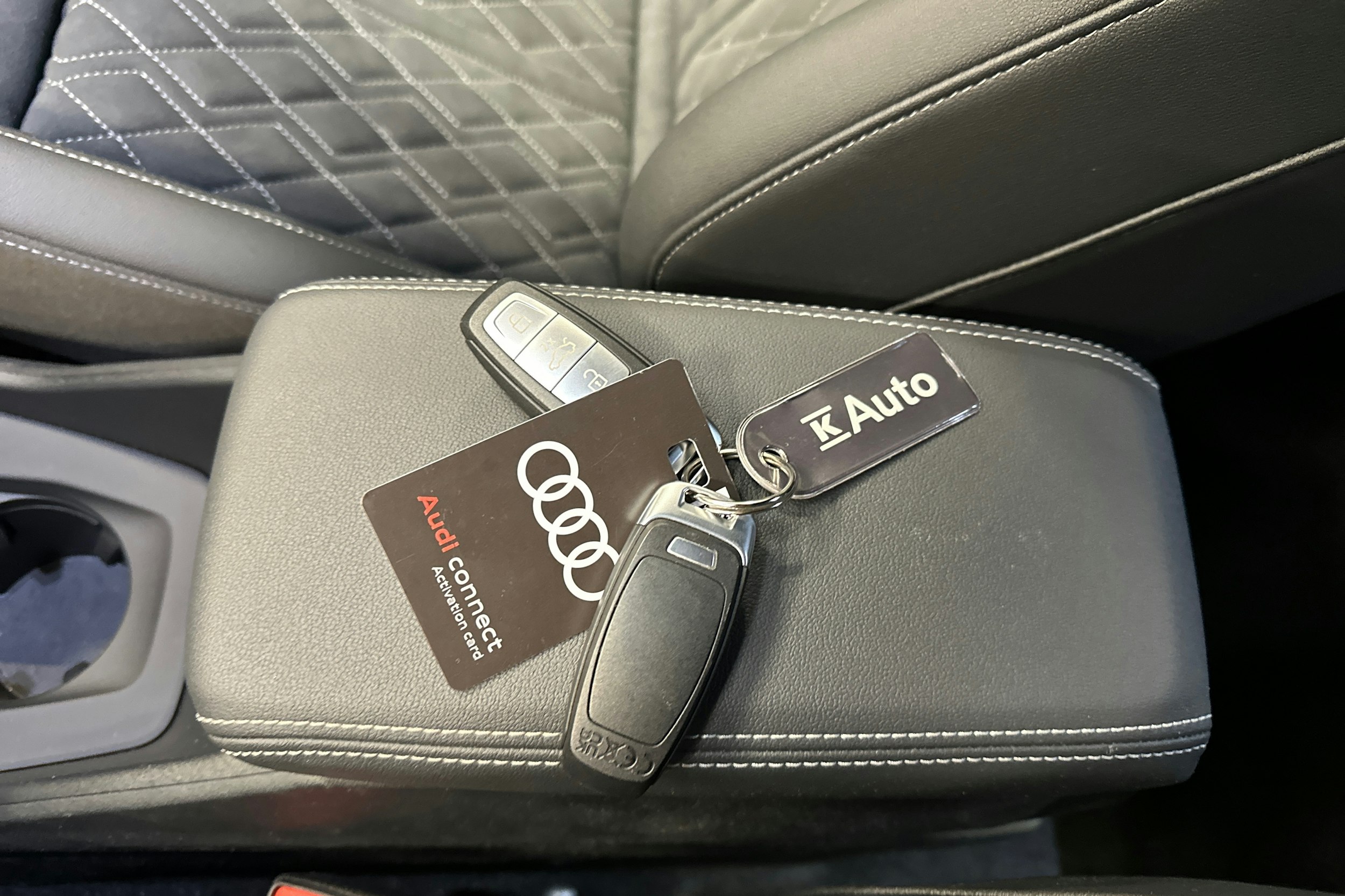 violetti Audi Q4 e-tron 2025 kuva 34.