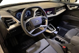 met. valkoinen Audi Q4 e-tron 2025 kuva 6.