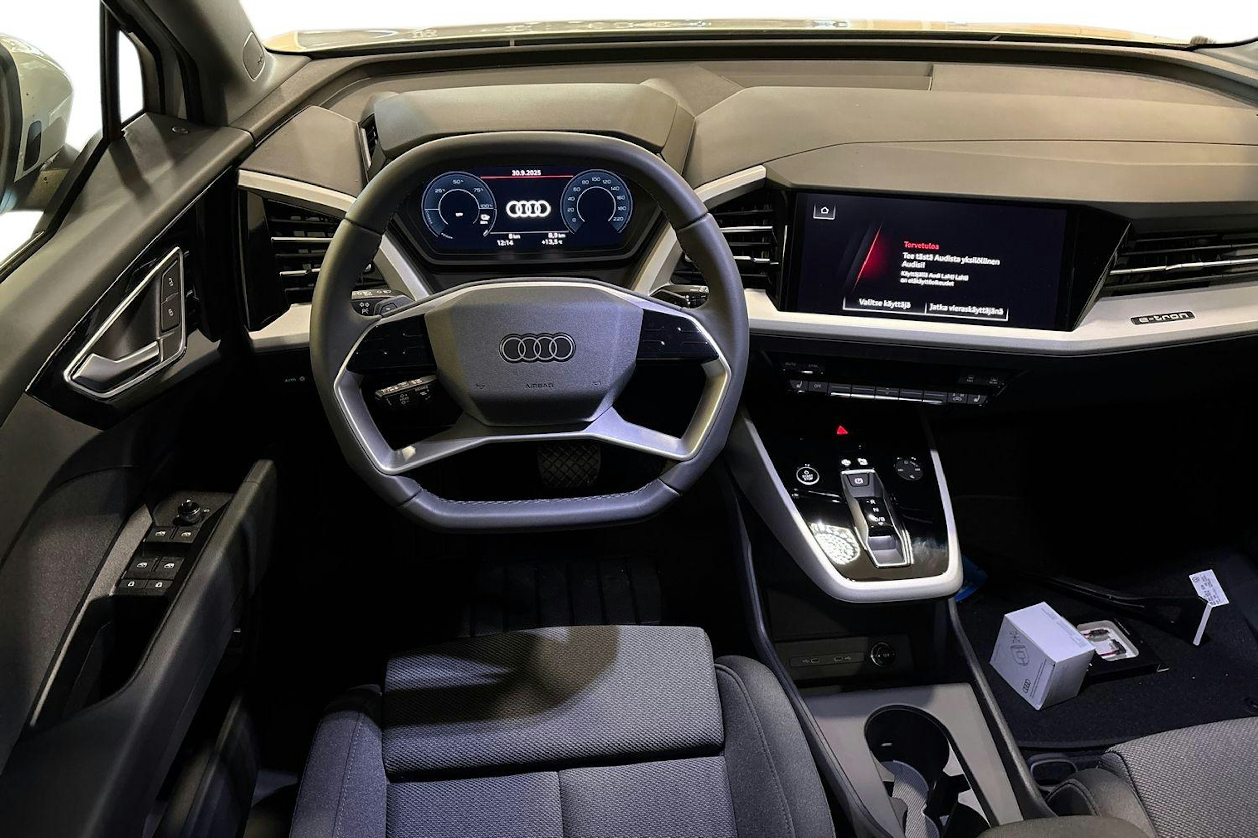 met. valkoinen Audi Q4 e-tron 2025 kuva 7.