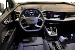 met. valkoinen Audi Q4 e-tron 2025 kuva 7.