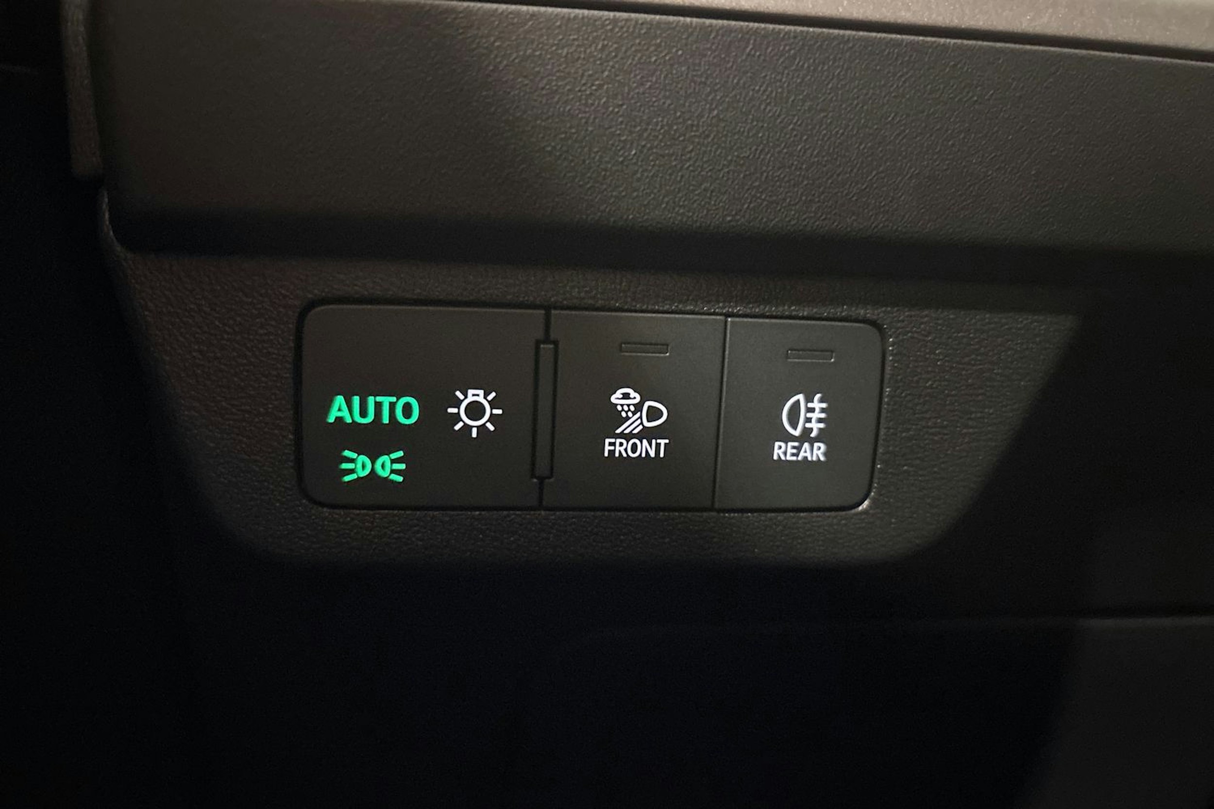 met. valkoinen Audi Q4 e-tron 2025 kuva 16.