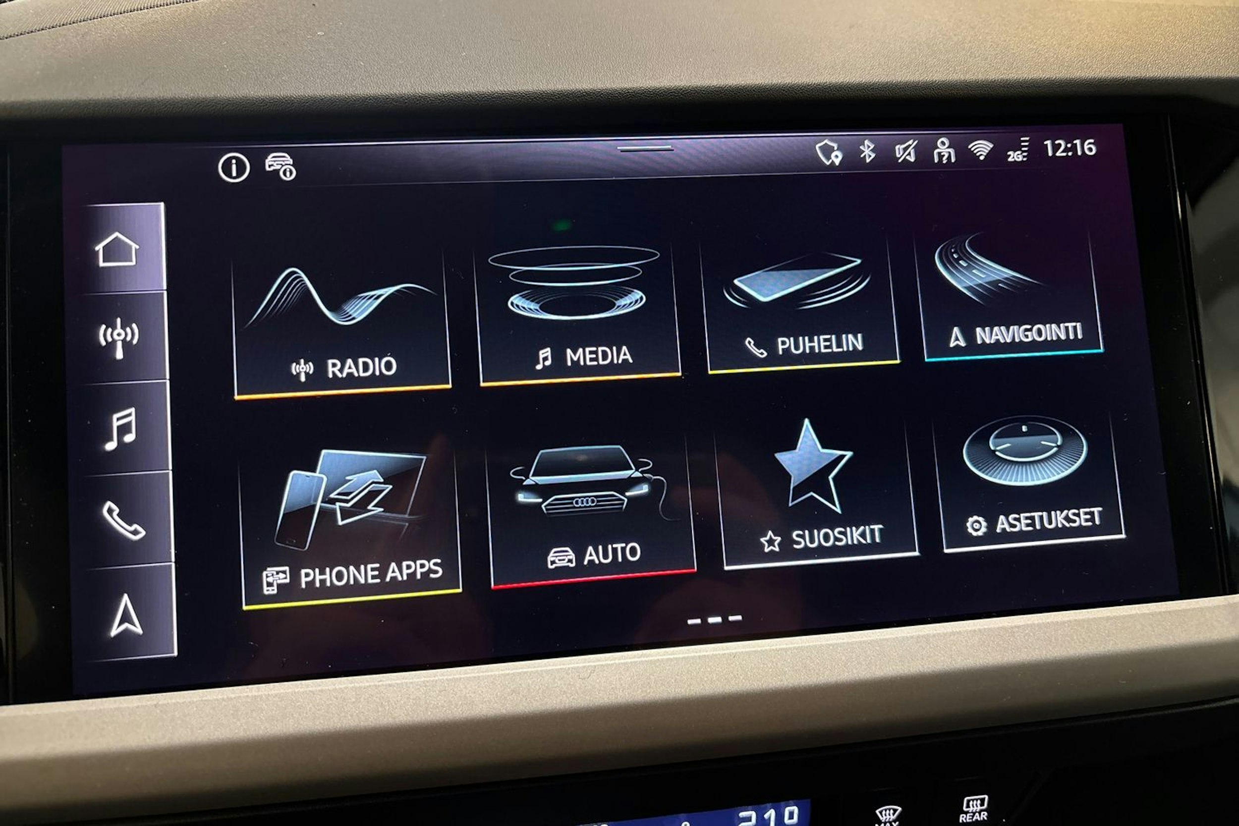 met. valkoinen Audi Q4 e-tron 2025 kuva 19.