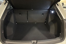 met. valkoinen Audi Q4 e-tron 2025 kuva 23.