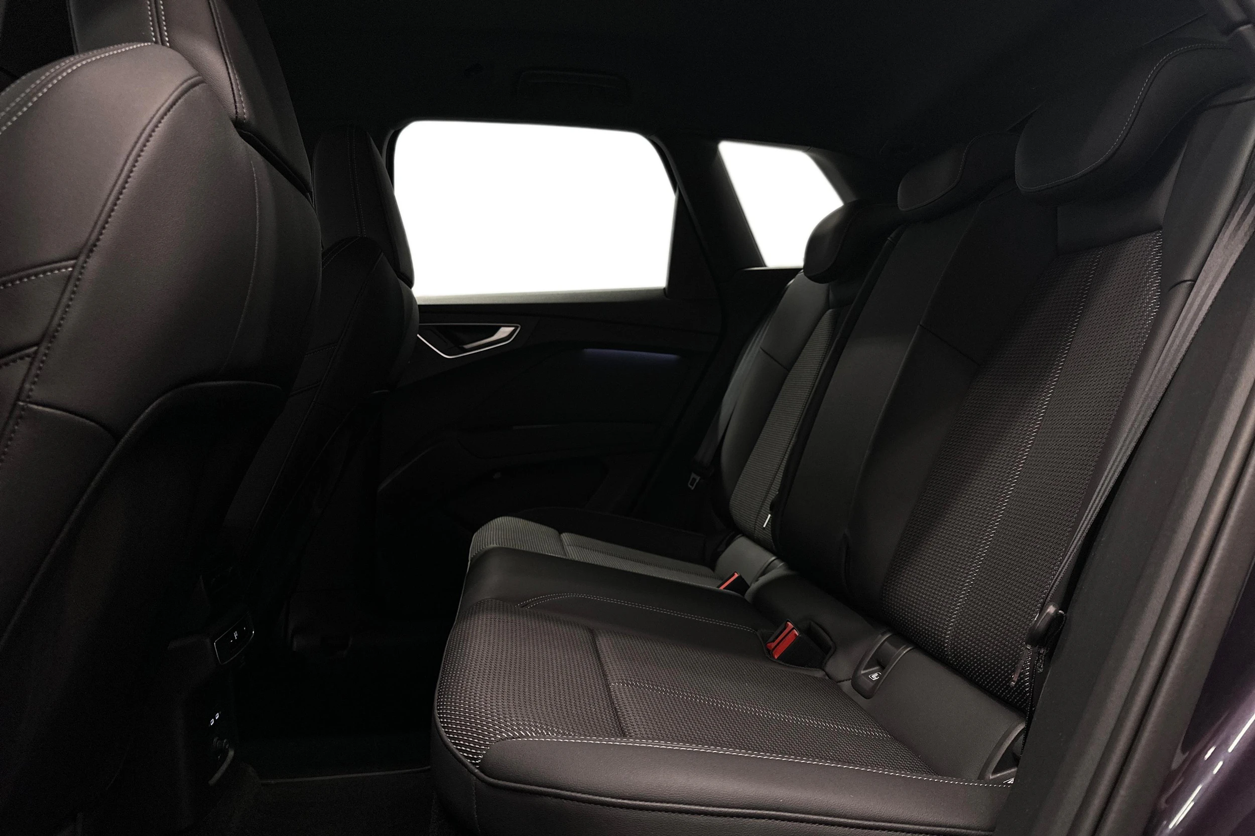 vihreä Audi Q4 e-tron 2025 kuva 8.