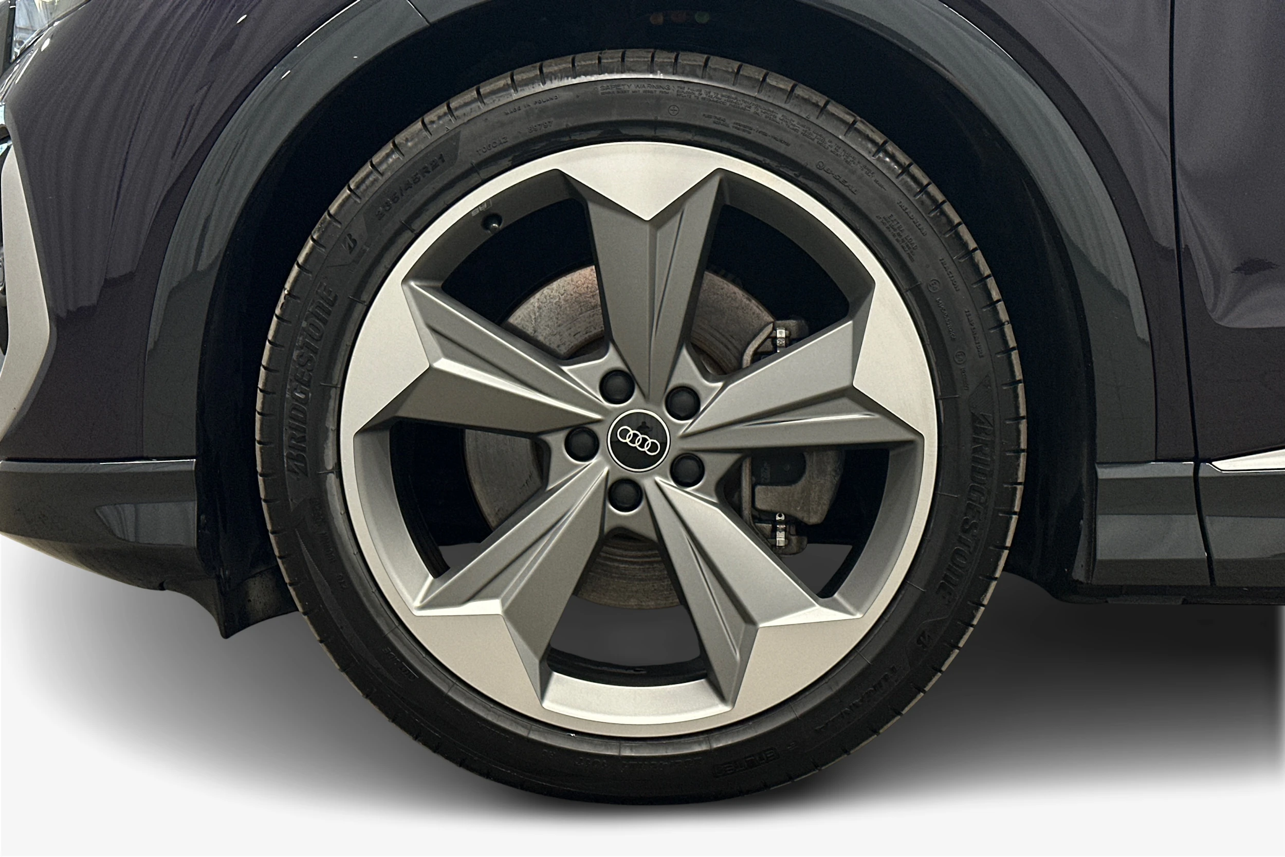 vihreä Audi Q4 e-tron 2025 kuva 9.