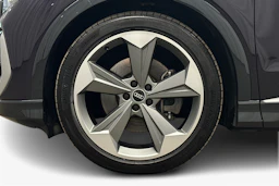vihreä Audi Q4 e-tron 2025 kuva 9.