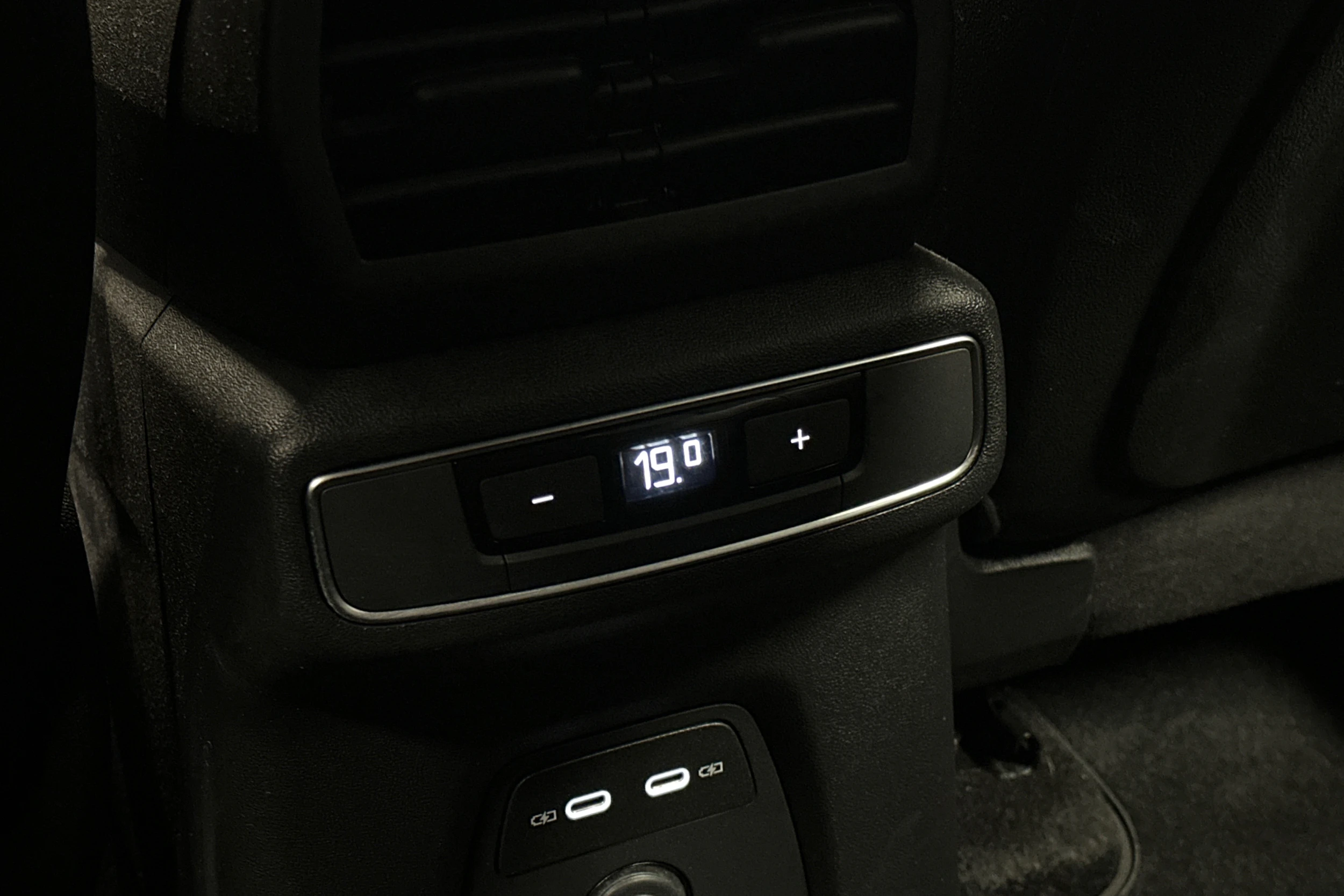vihreä Audi Q4 e-tron 2025 kuva 13.