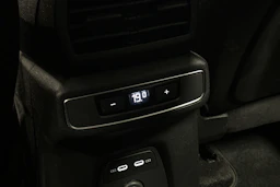 vihreä Audi Q4 e-tron 2025 kuva 13.