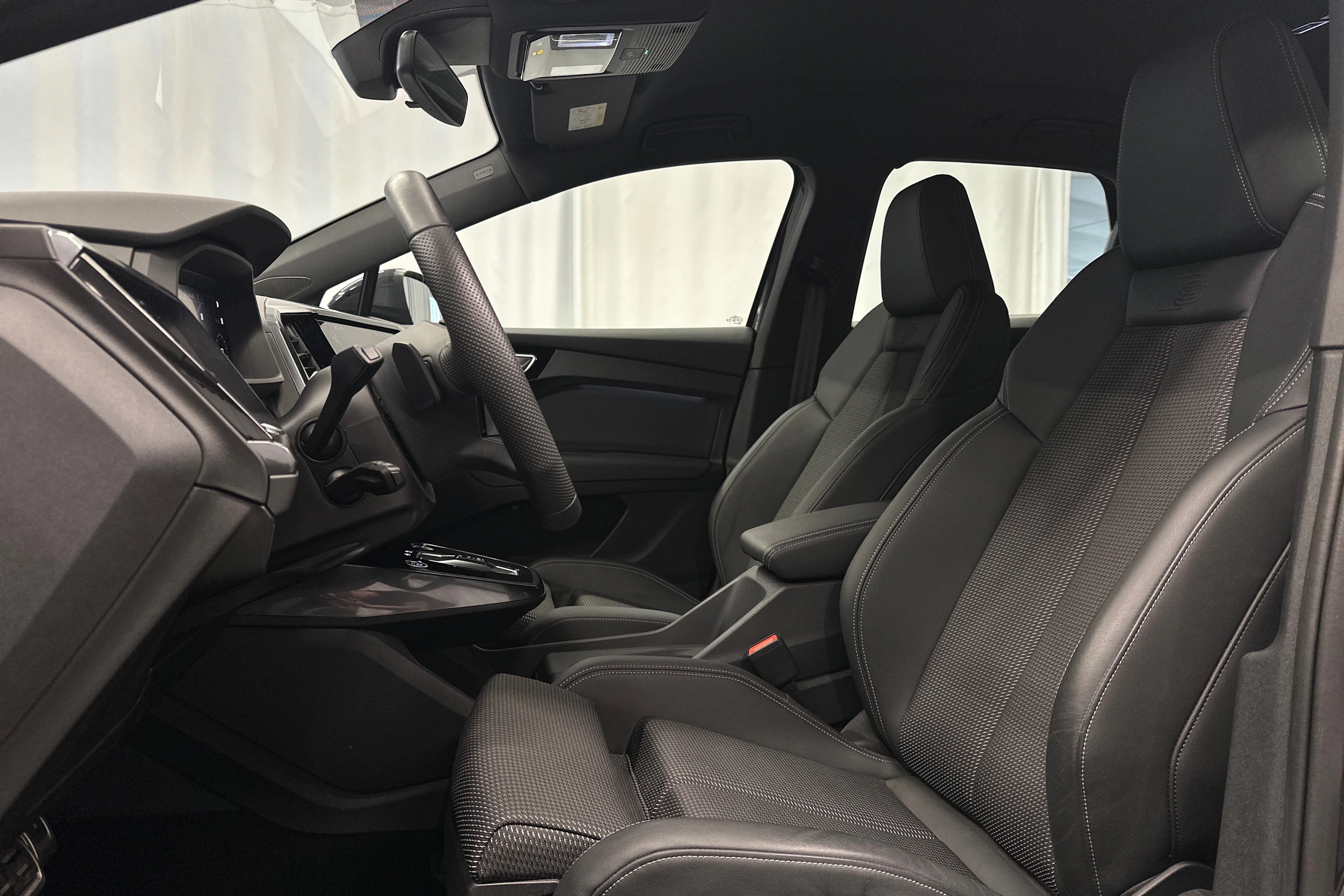 vihreä Audi Q4 e-tron 2025 kuva 14.