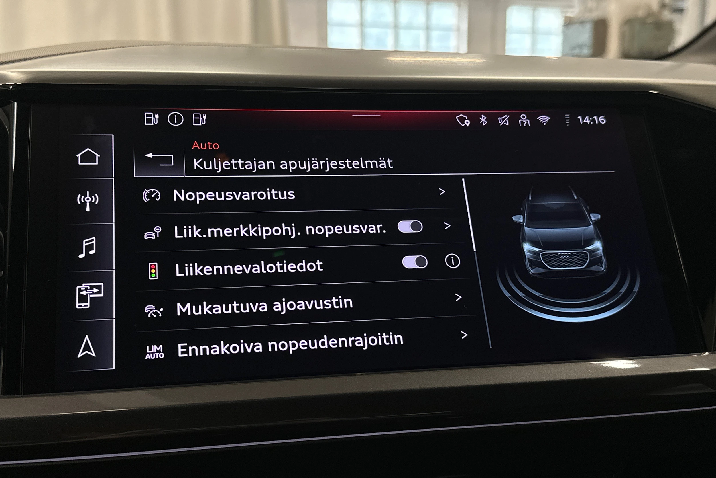 vihreä Audi Q4 e-tron 2025 kuva 23.