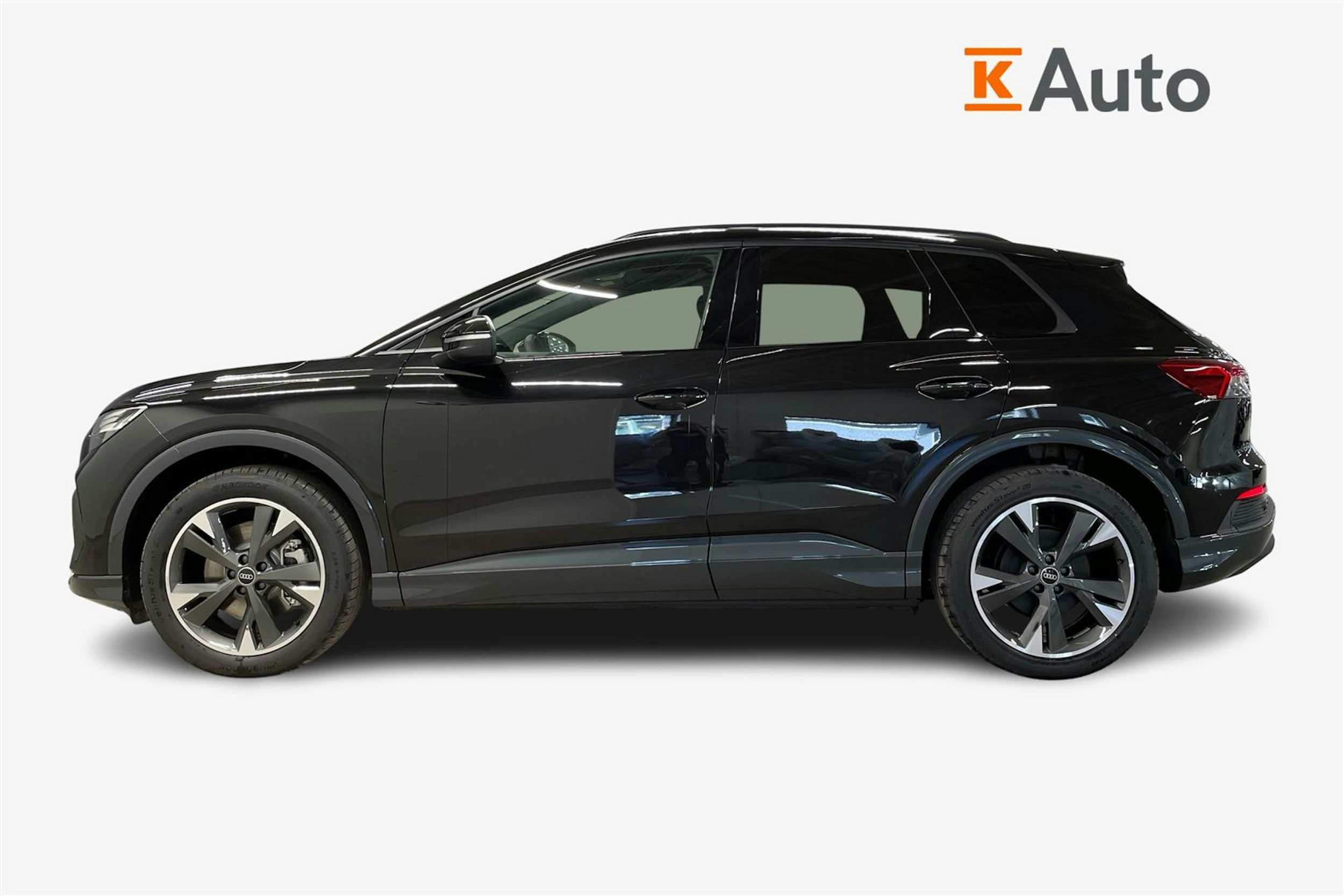 Musta Audi Q4 e-tron 2025 kuva 5.