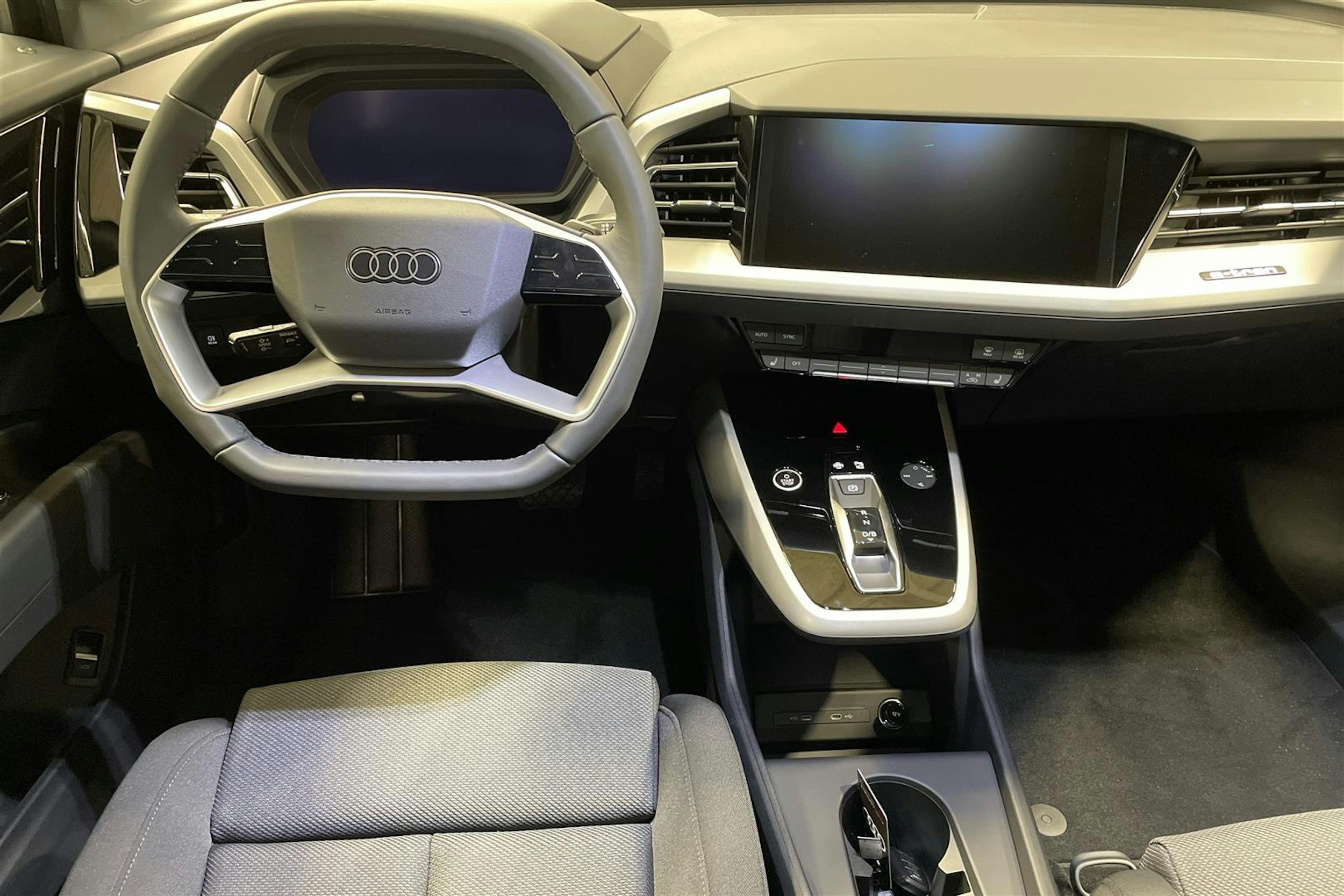 Musta Audi Q4 e-tron 2025 kuva 7.