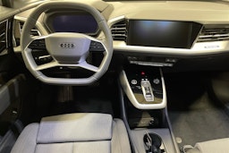 Musta Audi Q4 e-tron 2025 kuva 7.