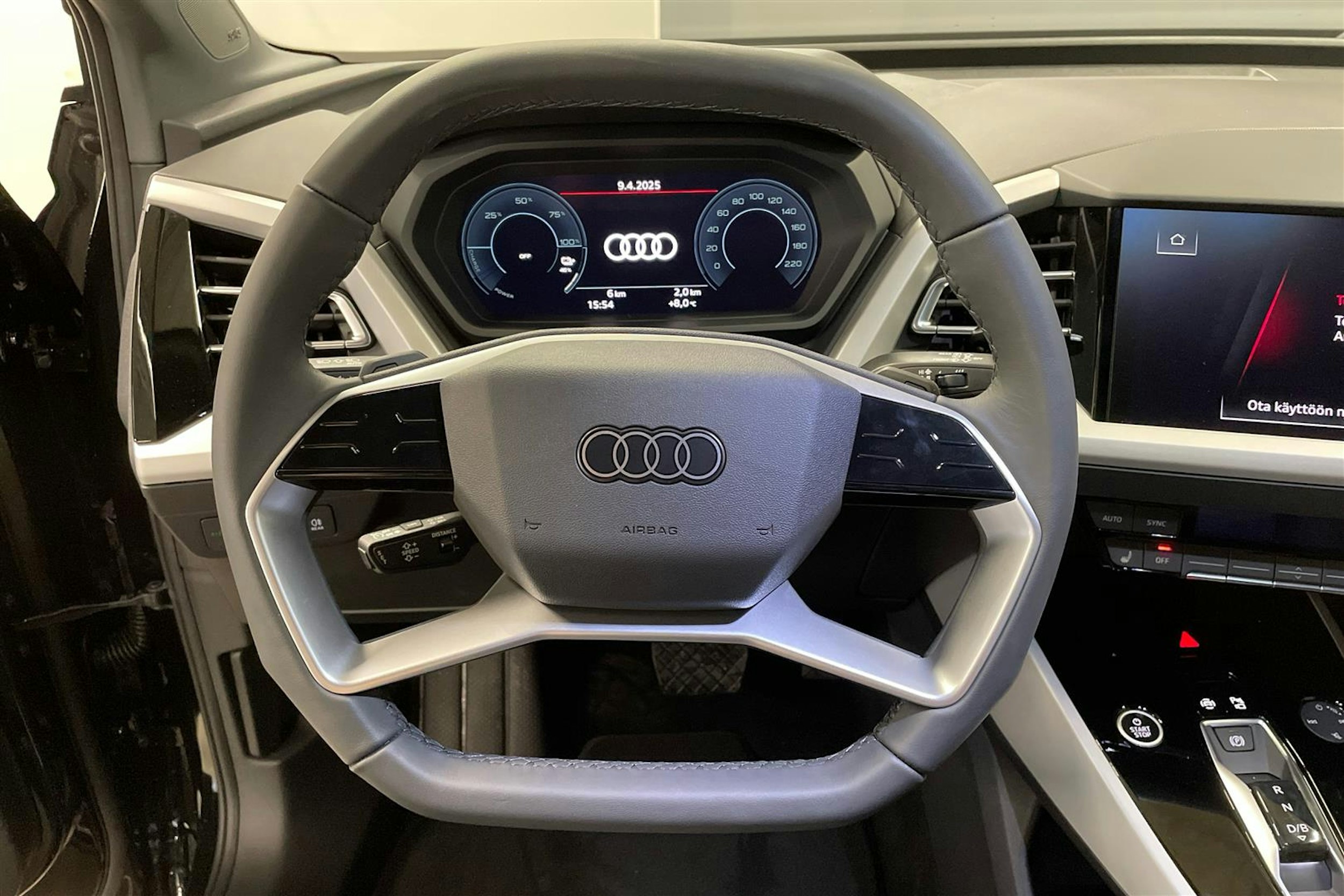 Musta Audi Q4 e-tron 2025 kuva 11.
