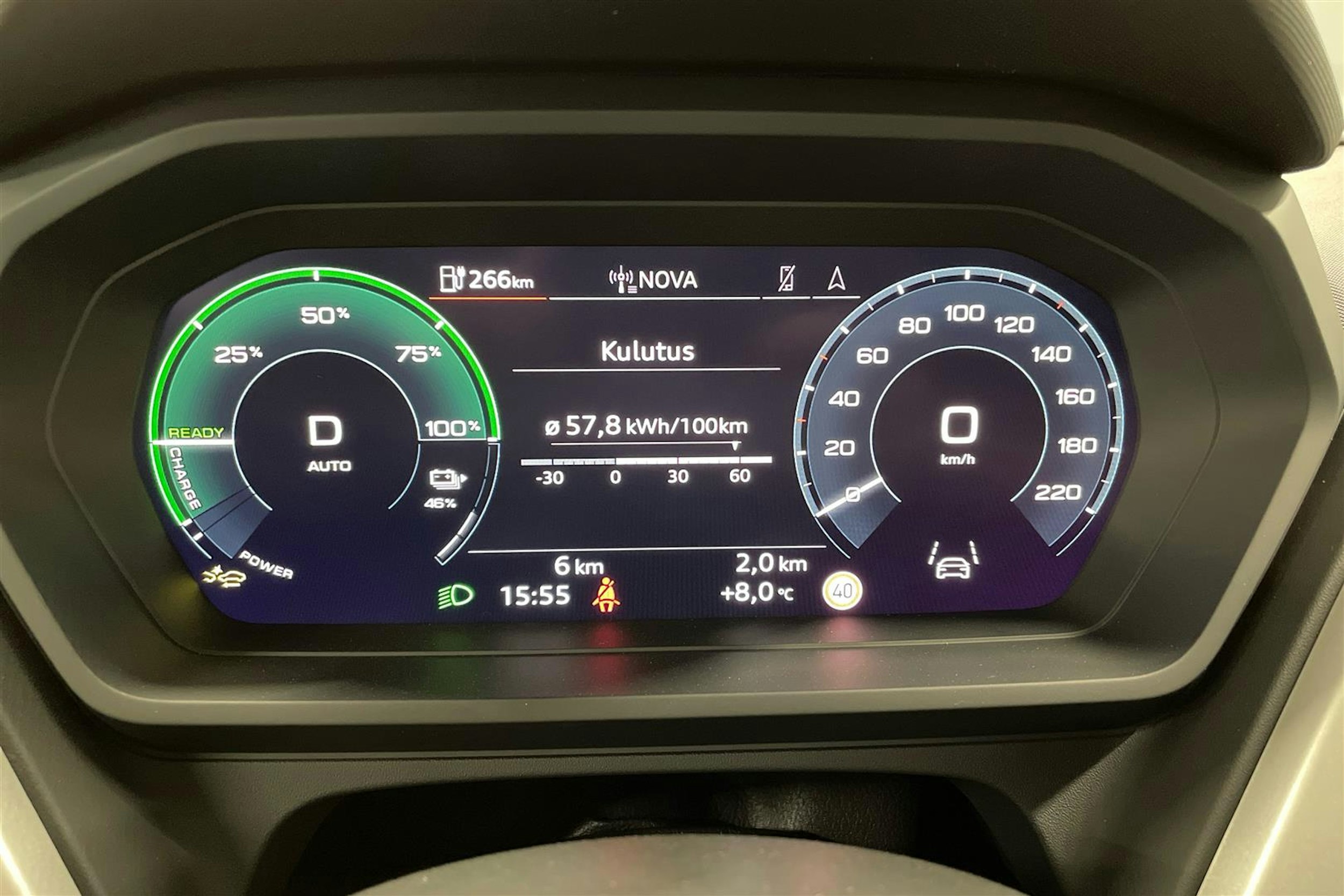 Musta Audi Q4 e-tron 2025 kuva 12.
