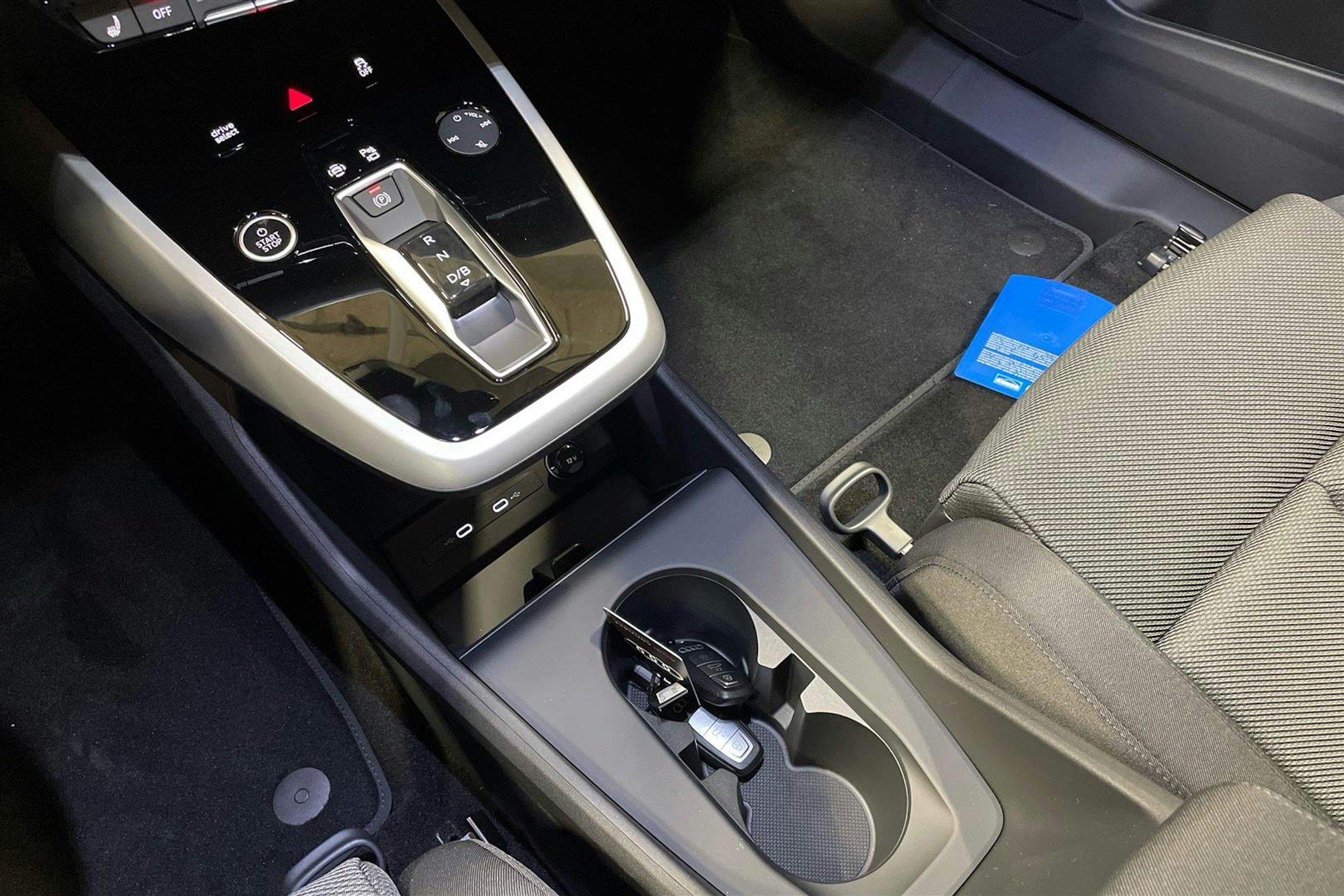 Musta Audi Q4 e-tron 2025 kuva 14.
