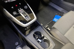 Musta Audi Q4 e-tron 2025 kuva 14.