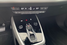 sininen Audi Q4 e-tron 2025 kuva 23.