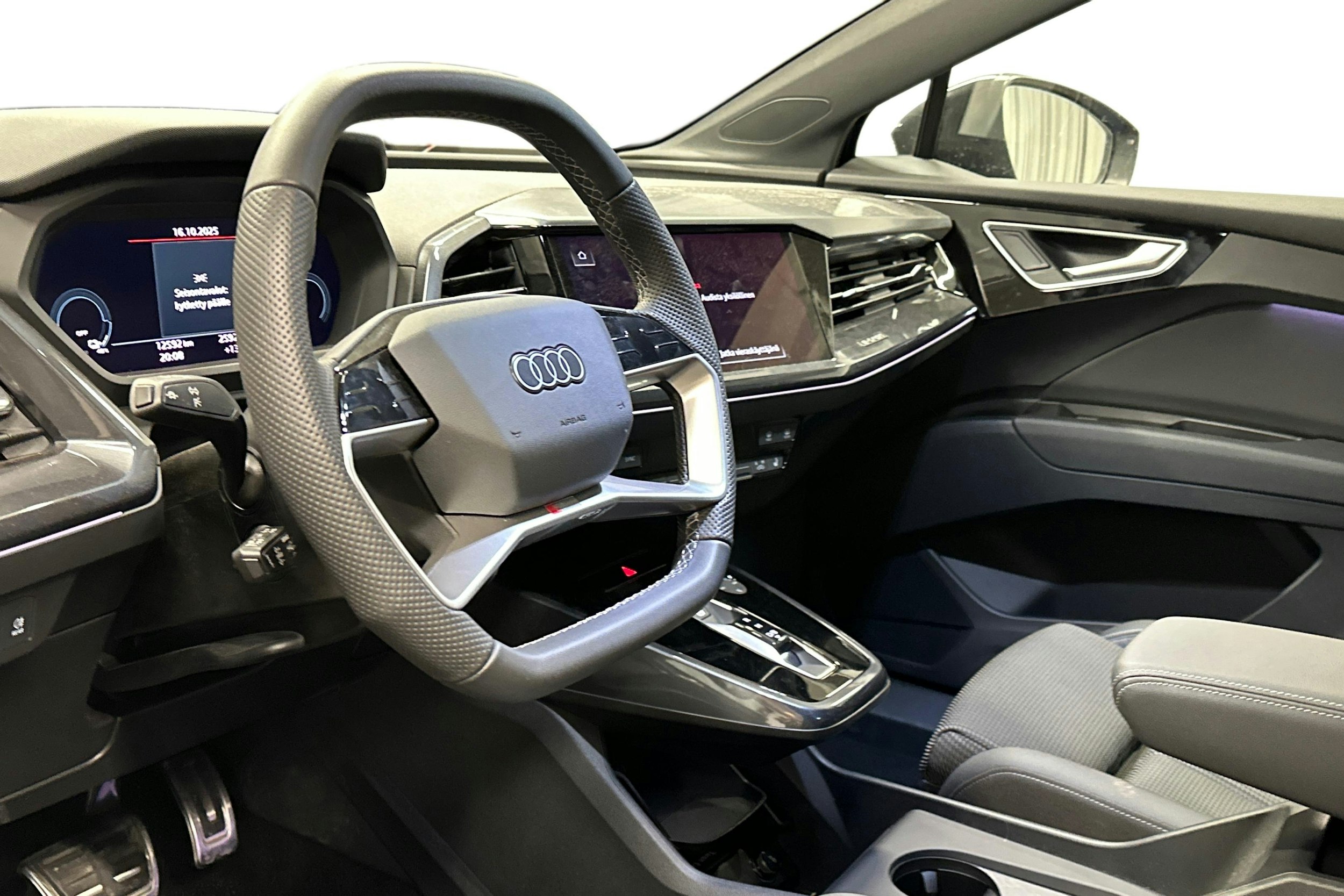 violetti Audi Q4 e-tron 2025 kuva 3.
