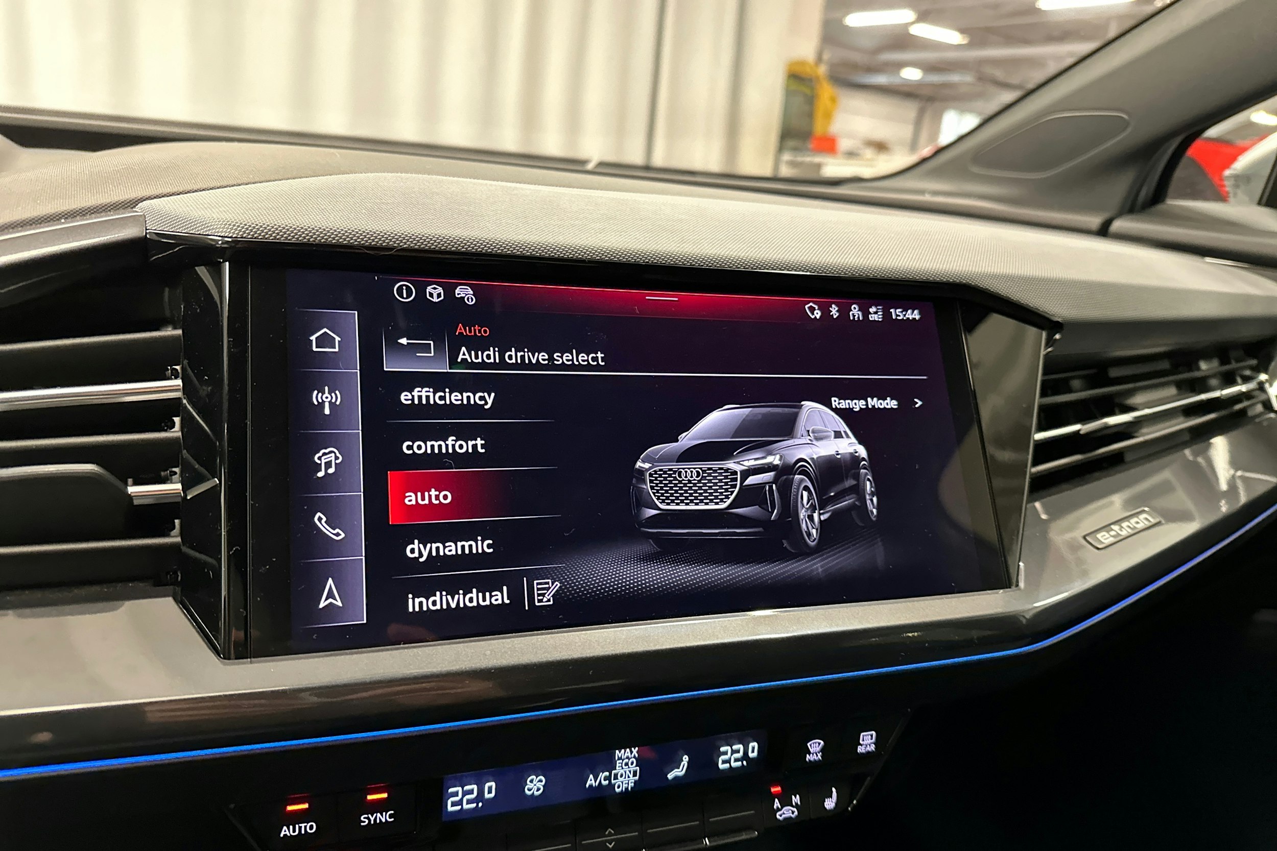 harmaa Audi Q4 e-tron 2025 kuva 26.