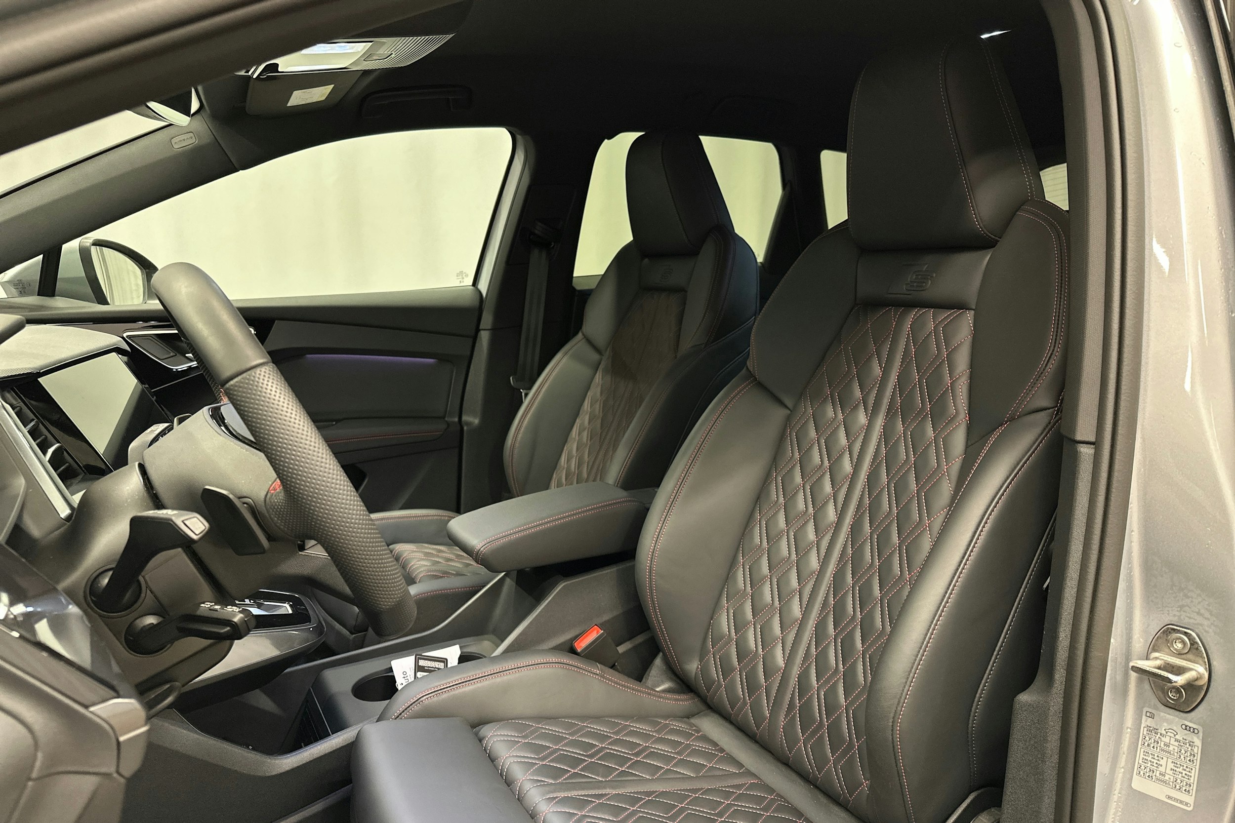 harmaa Audi Q4 e-tron 2025 kuva 29.