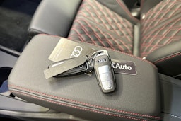 harmaa Audi Q4 e-tron 2025 kuva 32.