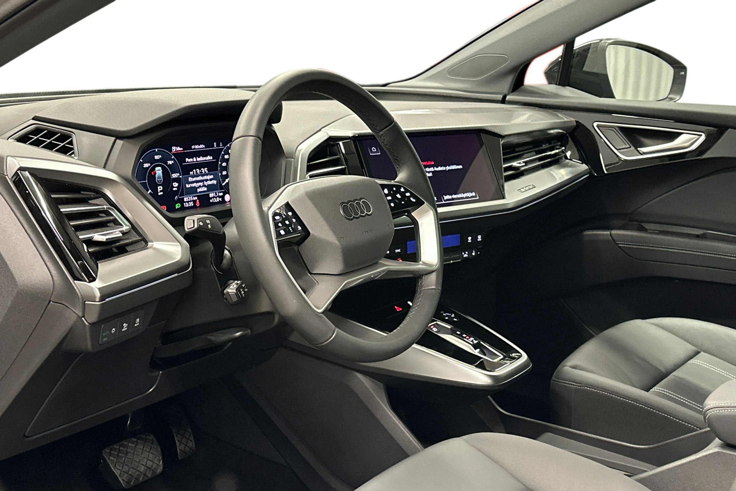 musta Audi Q4 e-tron 2025 kuva 7.