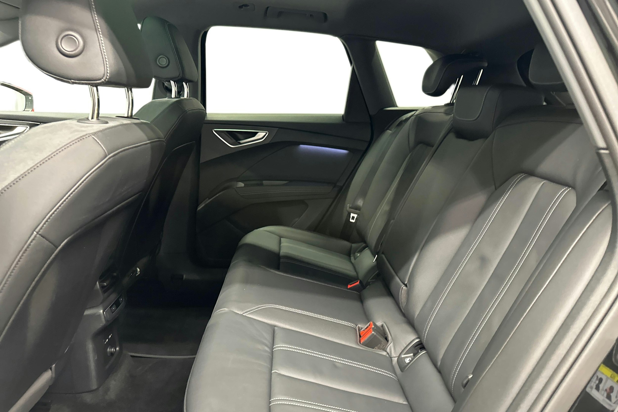 musta Audi Q4 e-tron 2025 kuva 10.