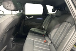 musta Audi Q4 e-tron 2025 kuva 10.