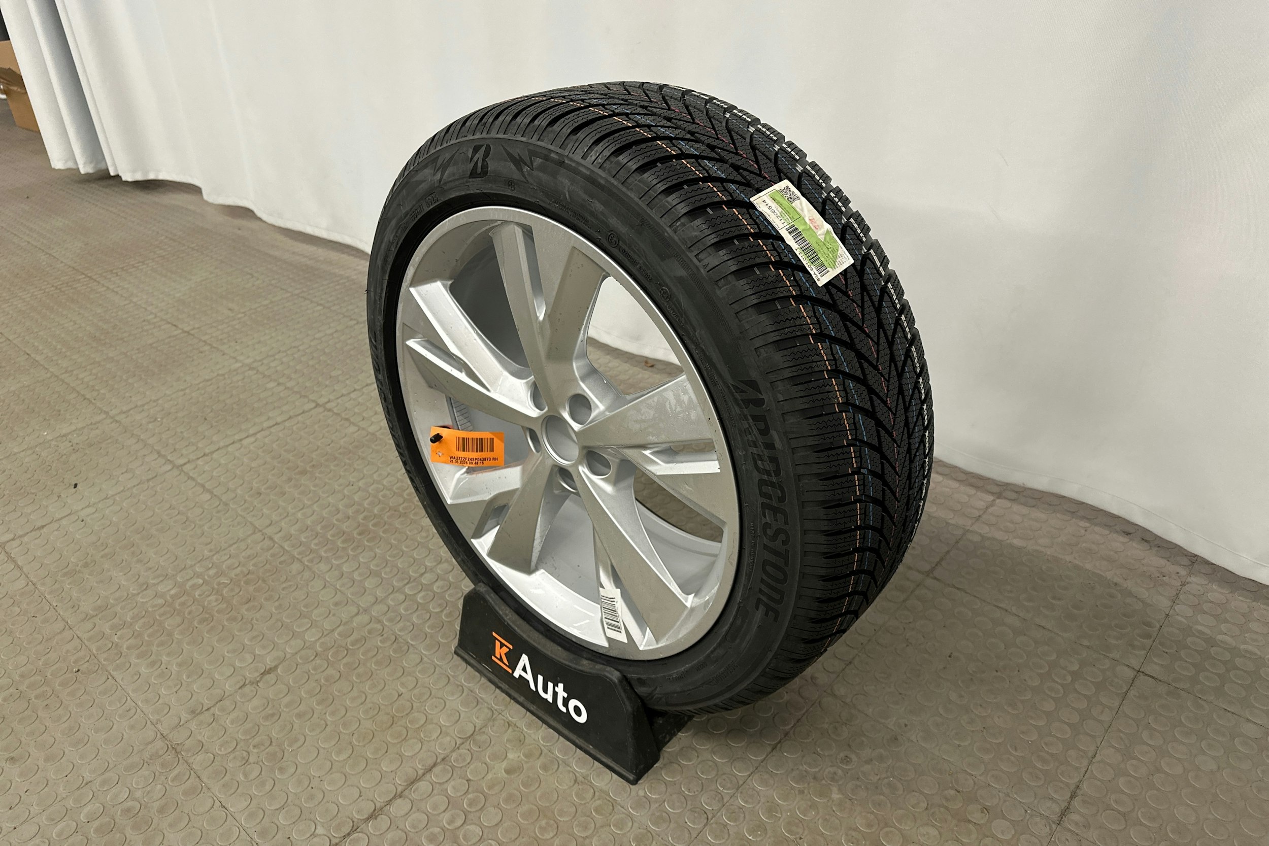 musta Audi Q4 e-tron 2025 kuva 11.