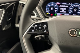 musta Audi Q4 e-tron 2025 kuva 13.