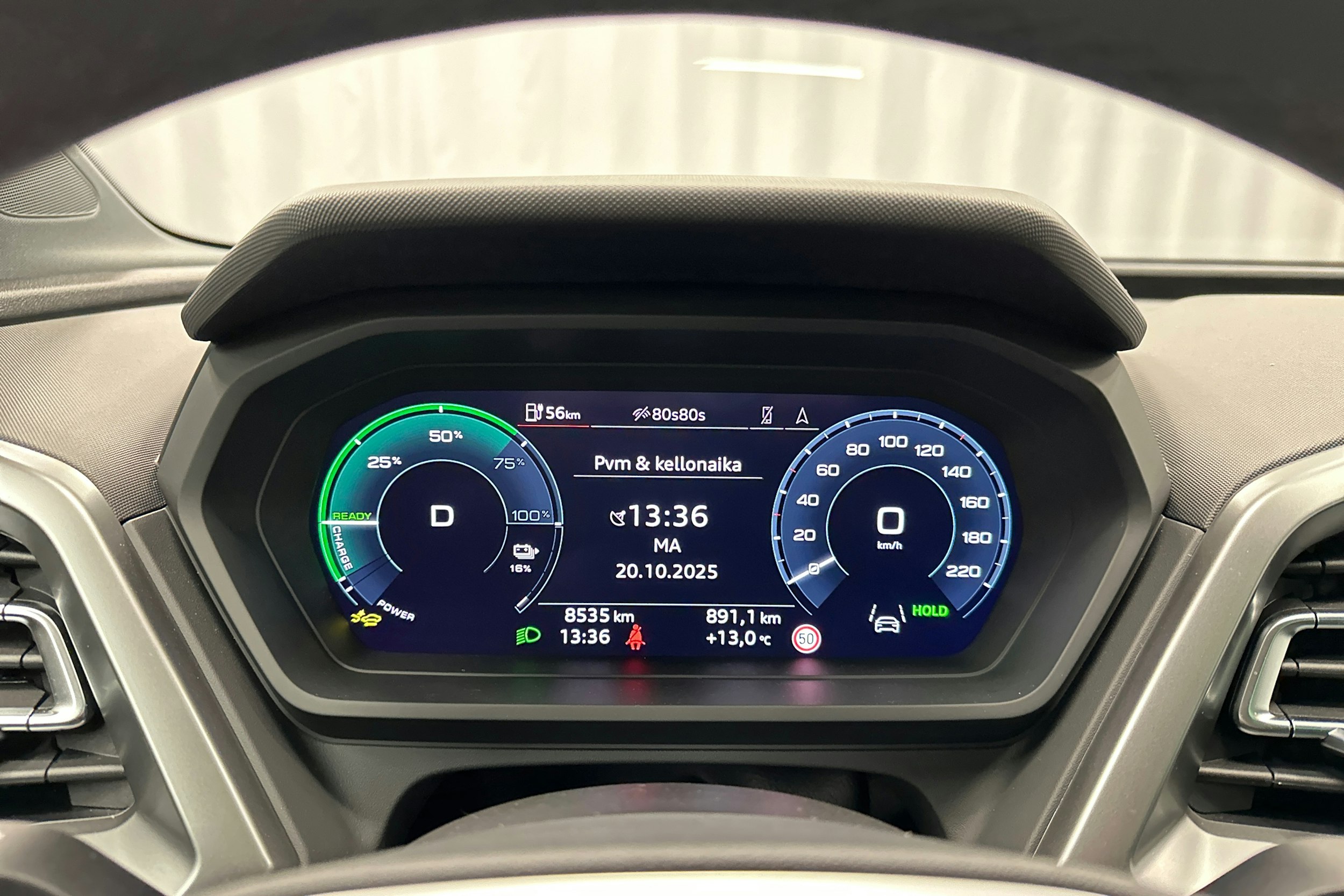 musta Audi Q4 e-tron 2025 kuva 16.