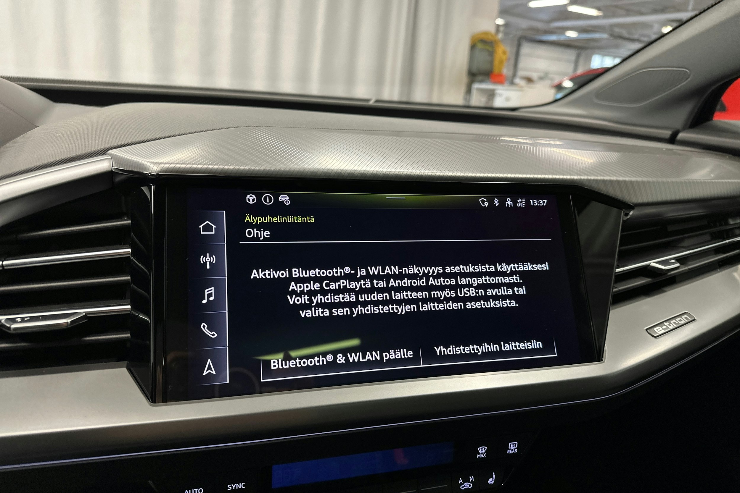 musta Audi Q4 e-tron 2025 kuva 21.